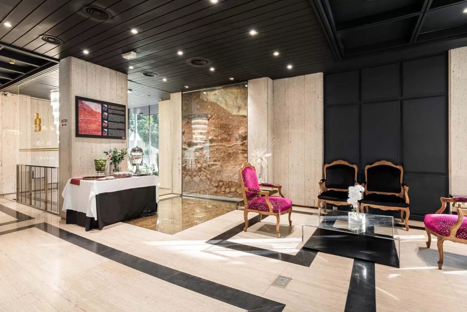 Lobby or reception in Crisol Puerta de Burgos