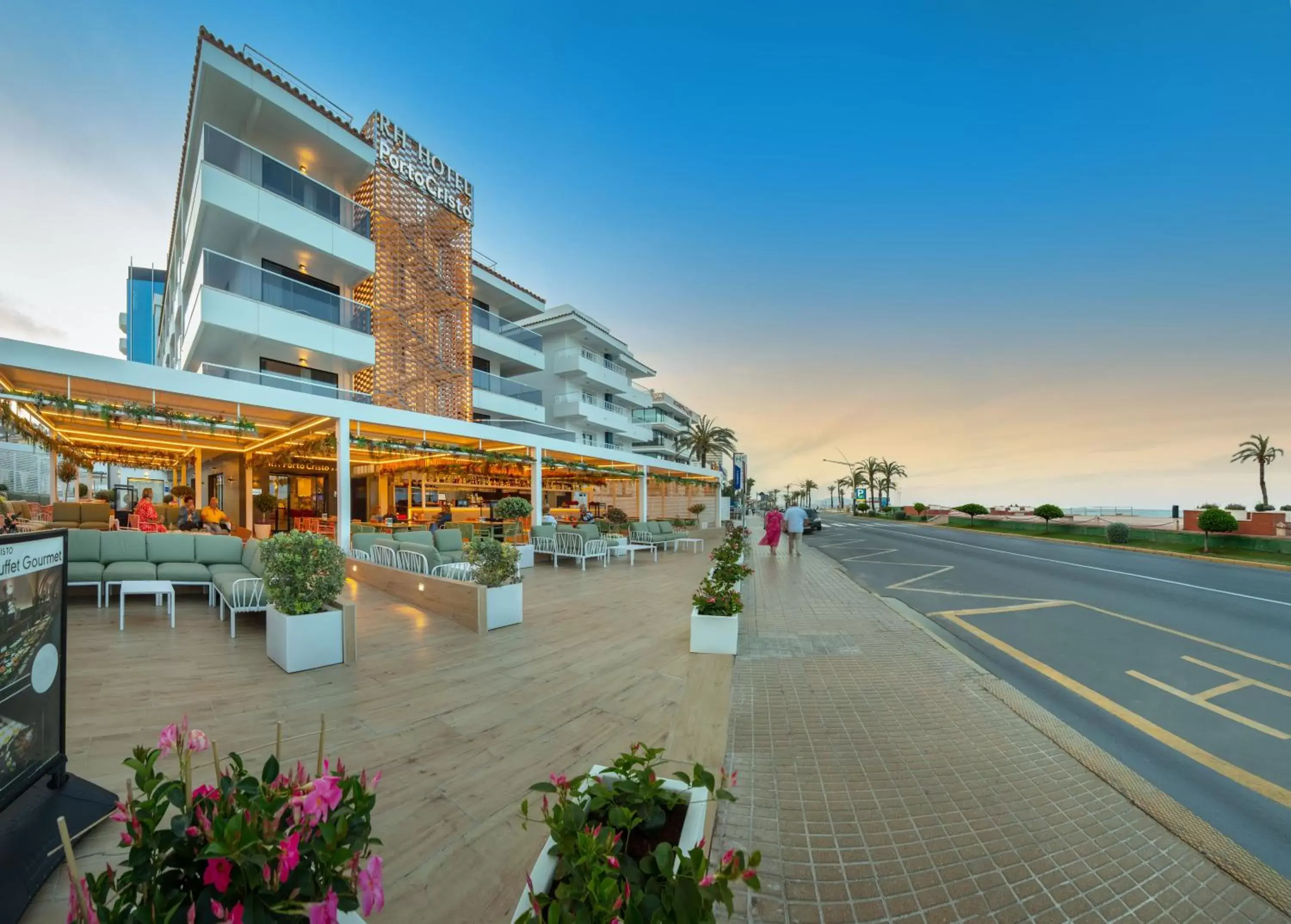 Facade/entrance, Property Building in Hotel RH Portocristo & Wellness