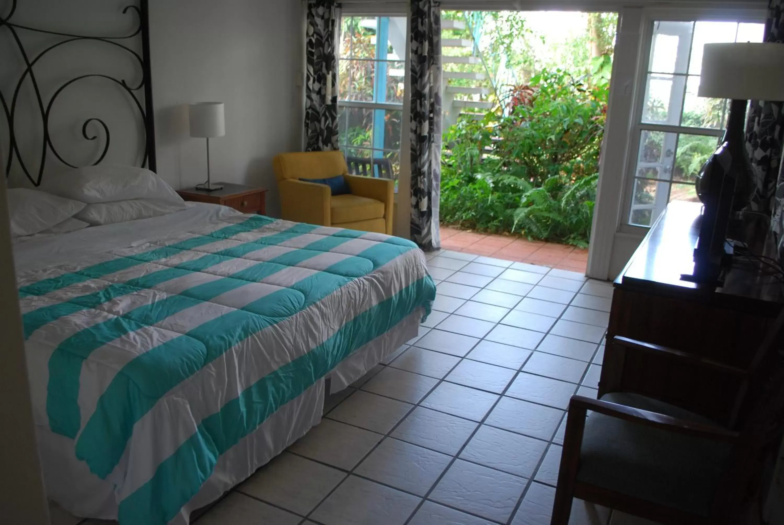 Photo of the whole room, Bed in Green Island Inn