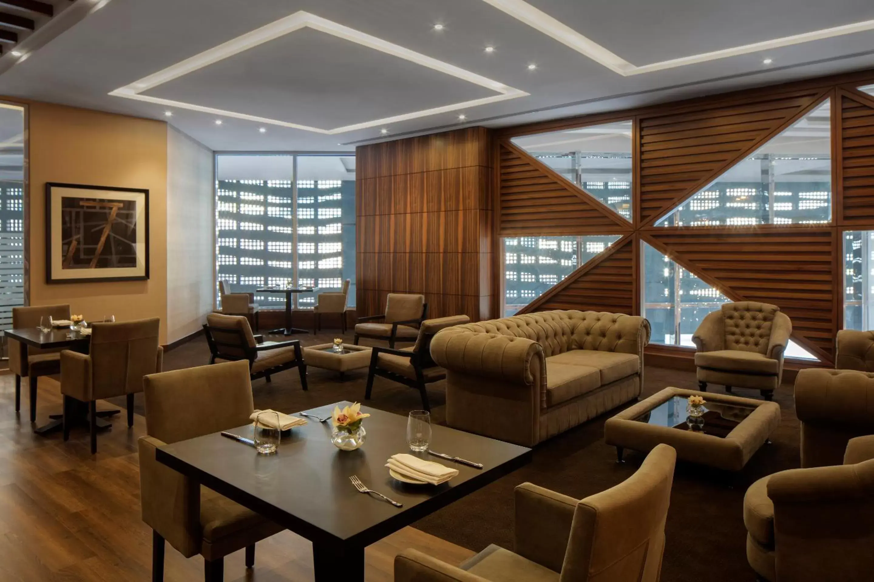 Lounge or bar in Radisson Blu Hotel, Dubai Waterfront