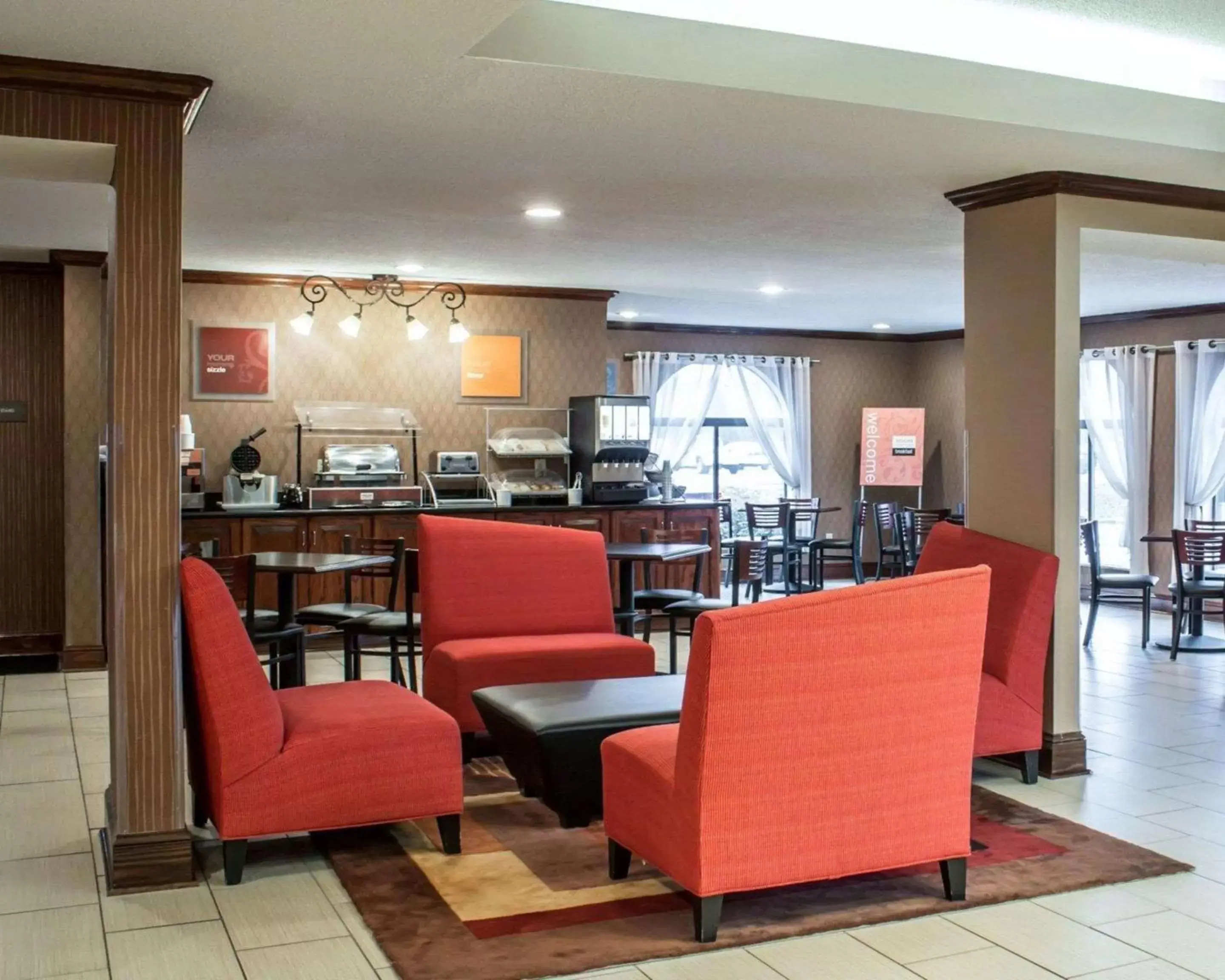 Lobby or reception, Restaurant/Places to Eat in Comfort Inn Fayetteville I-95