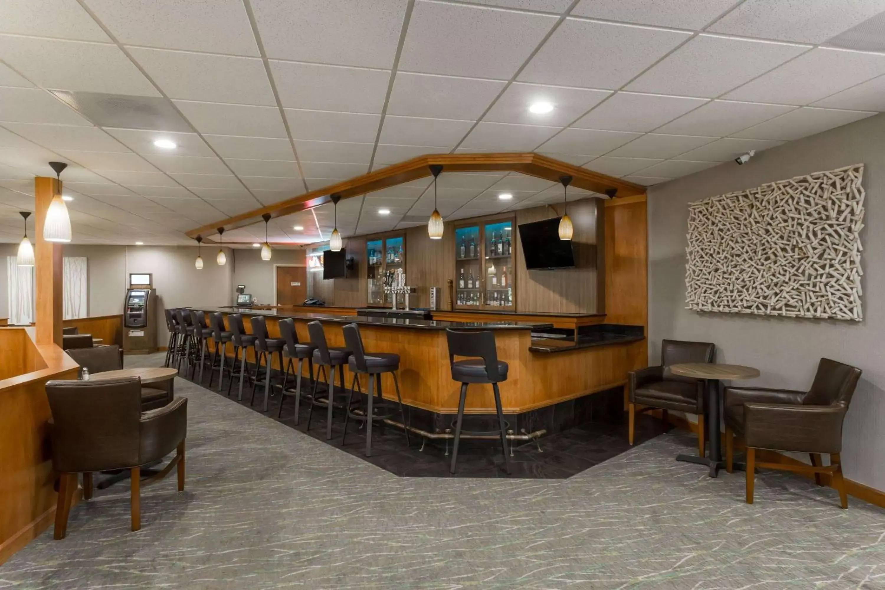 Restaurant/places to eat, Lounge/Bar in Wyndham Garden Fresno Yosemite Airport