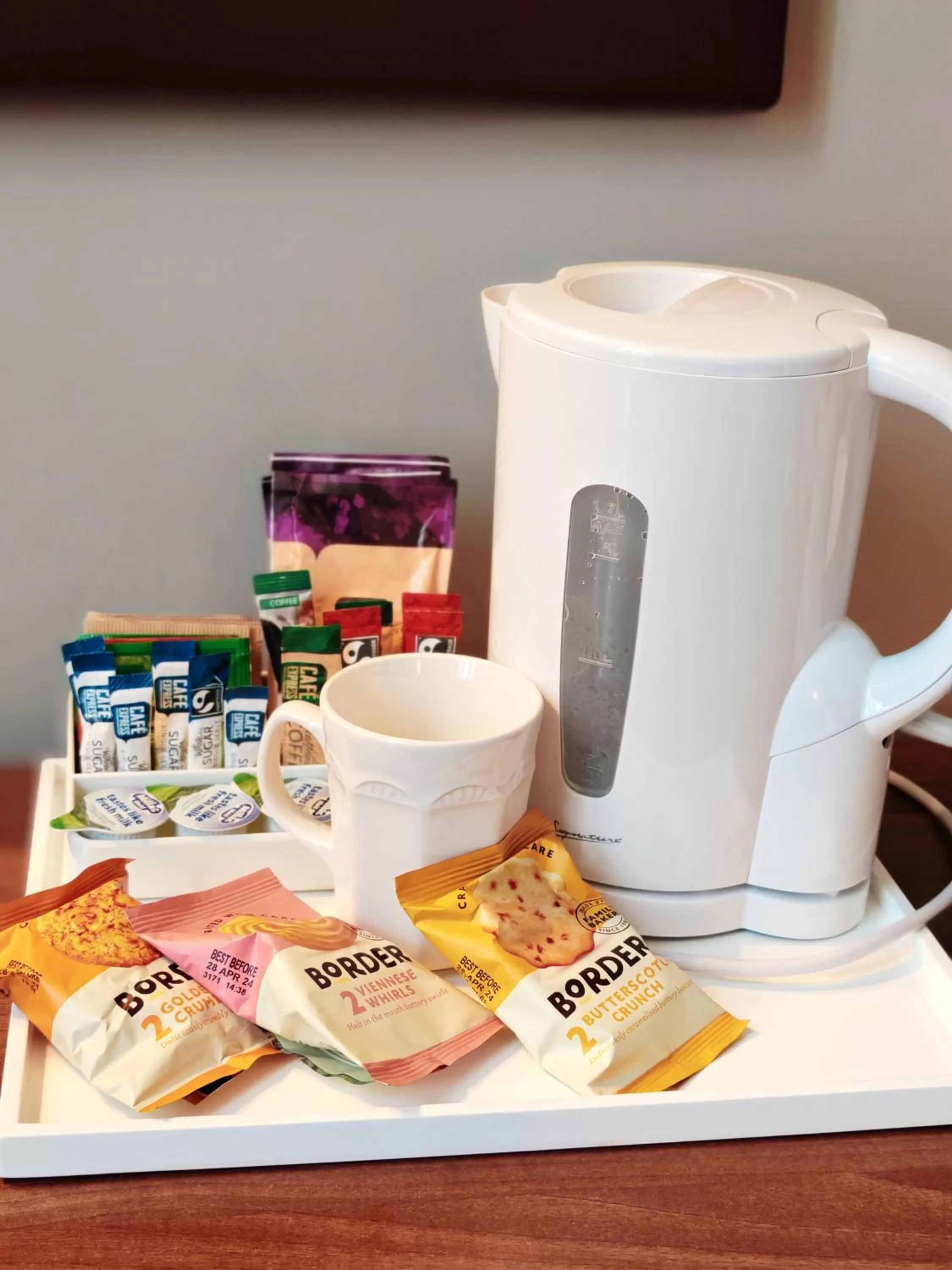 Coffee/tea facilities in Frederick House Hotel