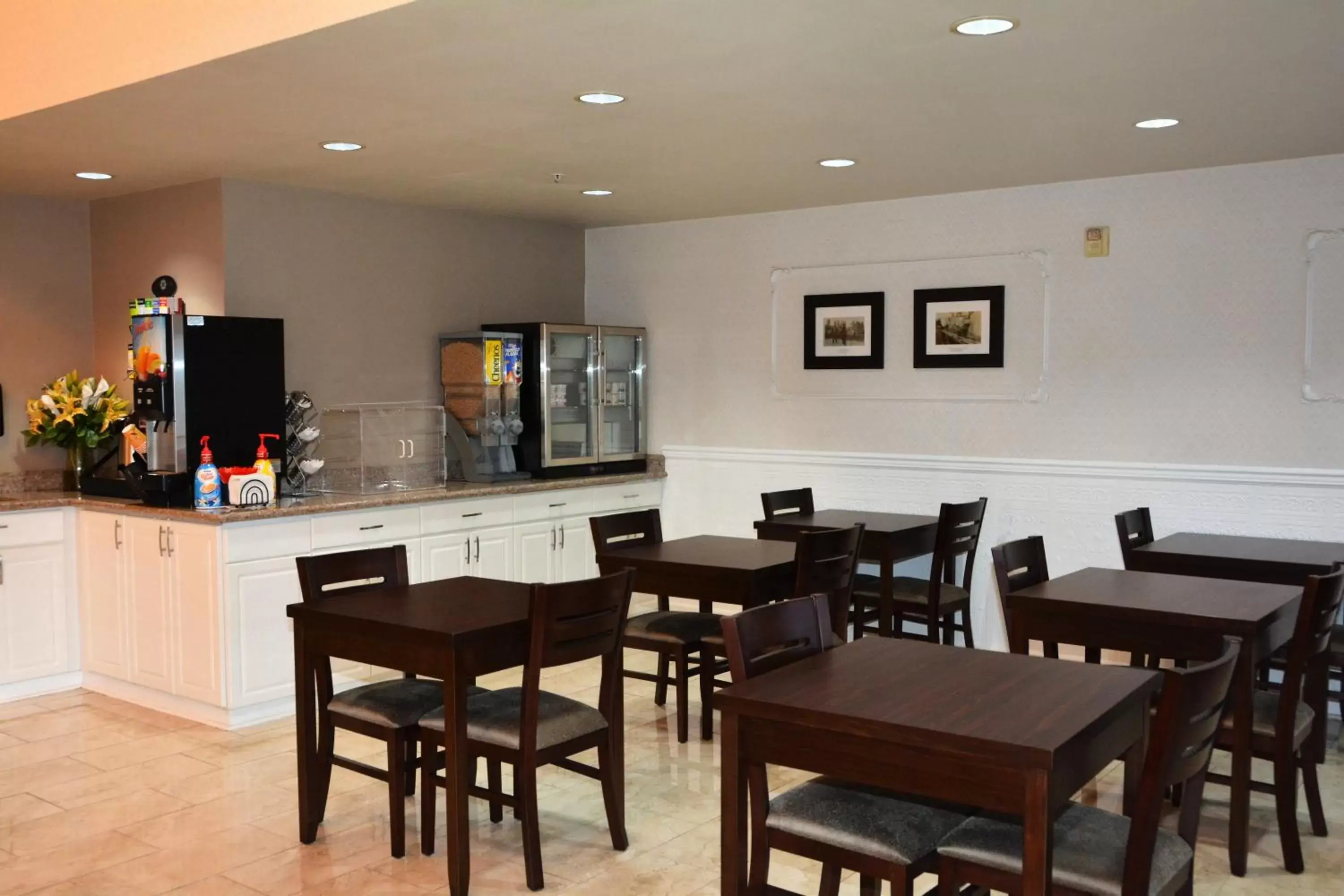 Restaurant/places to eat in FairBridge Inn & Suites DuPont Restaurant/places to eat in FairBridge Inn & Suites DuPont