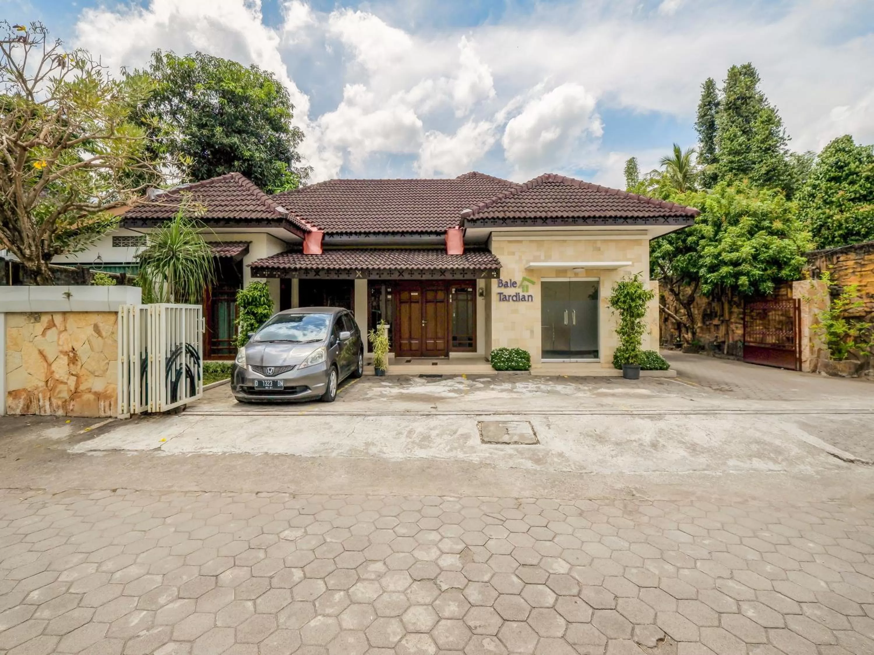 Facade/Entrance in Collection O 3945 Bale Tardian Syariah