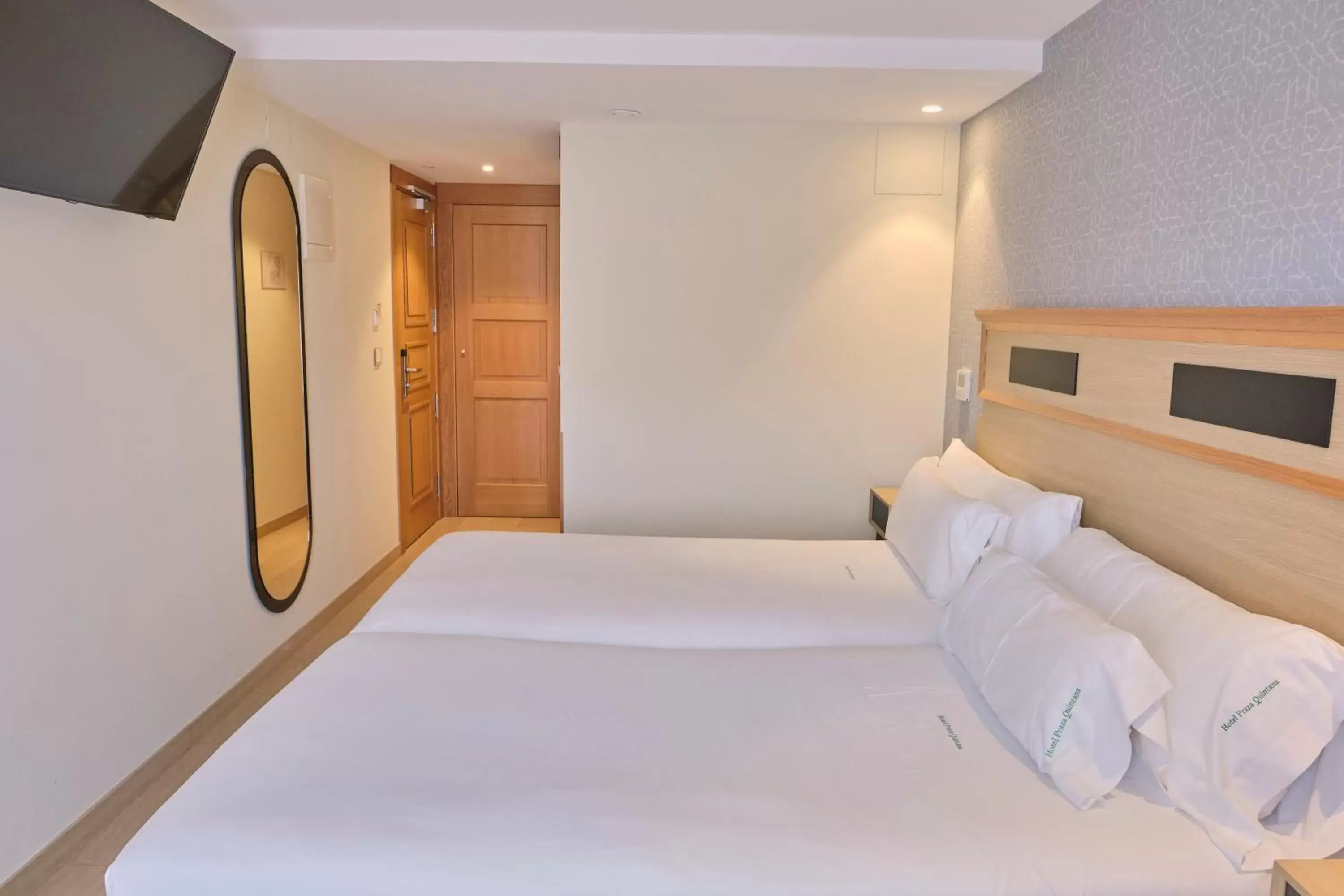 Bed in Hotel Praza Quintana