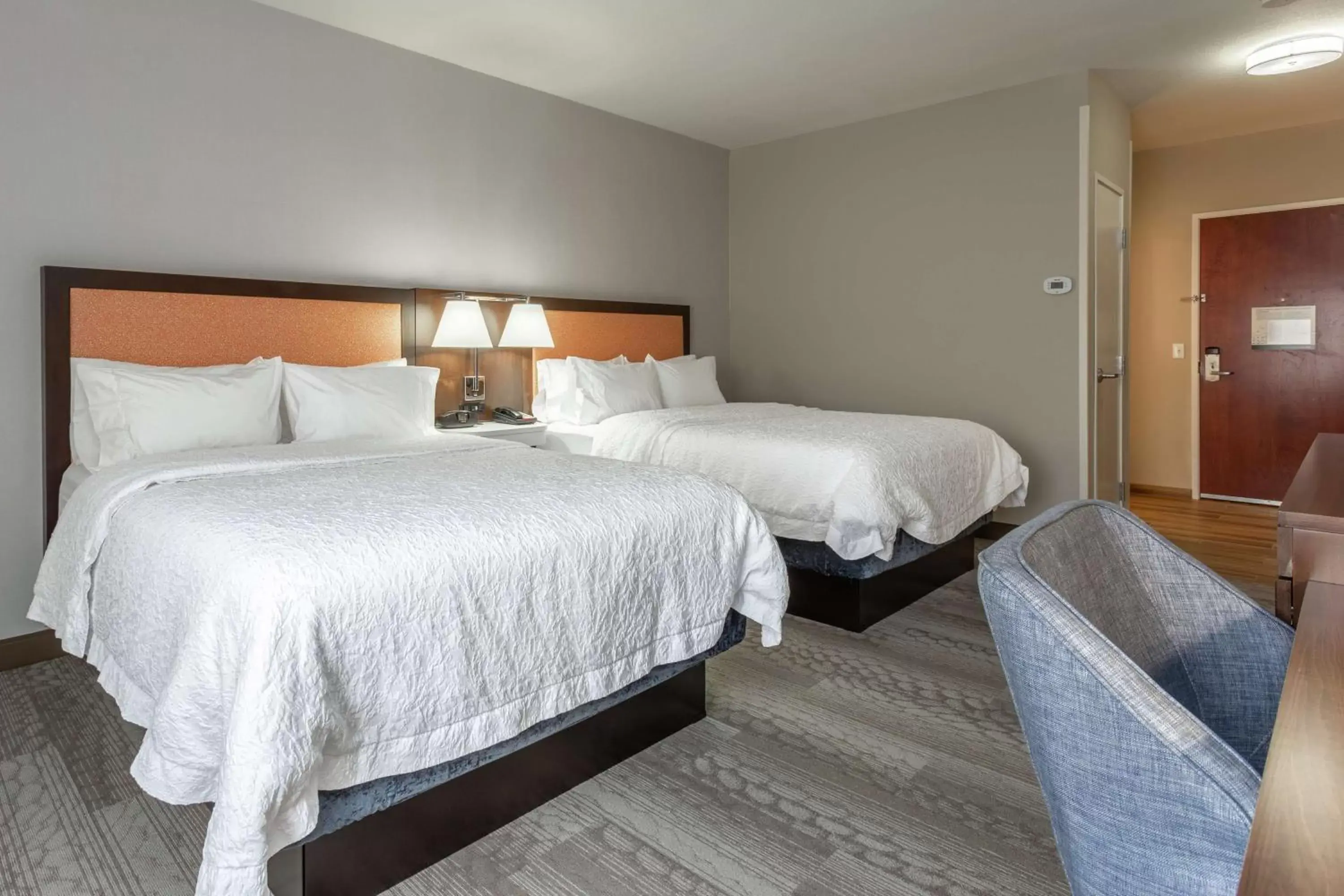 Bedroom, Bed in Hampton Inn Jefferson City at Capital Mall