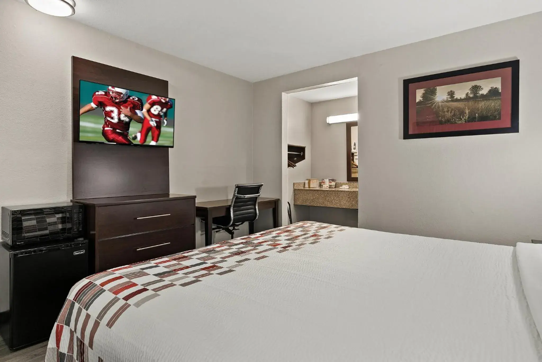 Superior Queen Room Disability Access Non-Smoking in Red Roof Inn Spartanburg - I-85 Superior Queen Room Disability Access Non-Smoking in Red Roof Inn Spartanburg - I-85