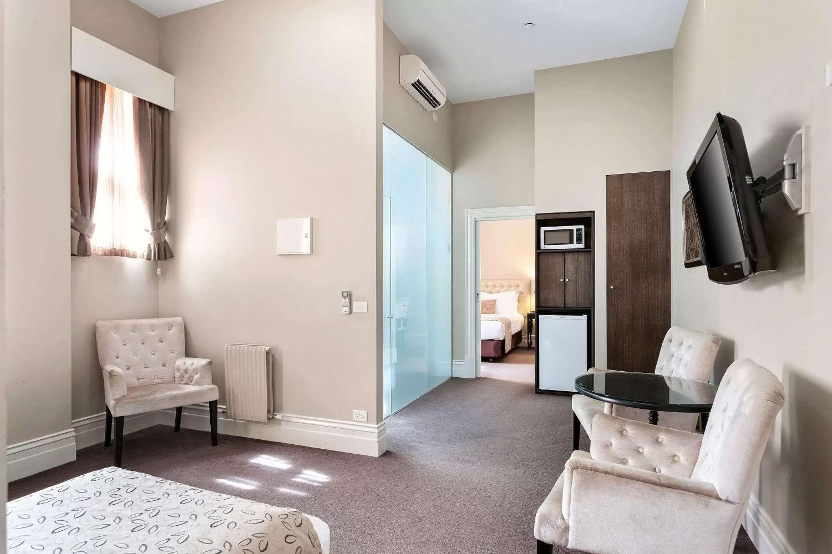 Bedroom, Seating Area in Quality Inn The George Hotel Ballarat