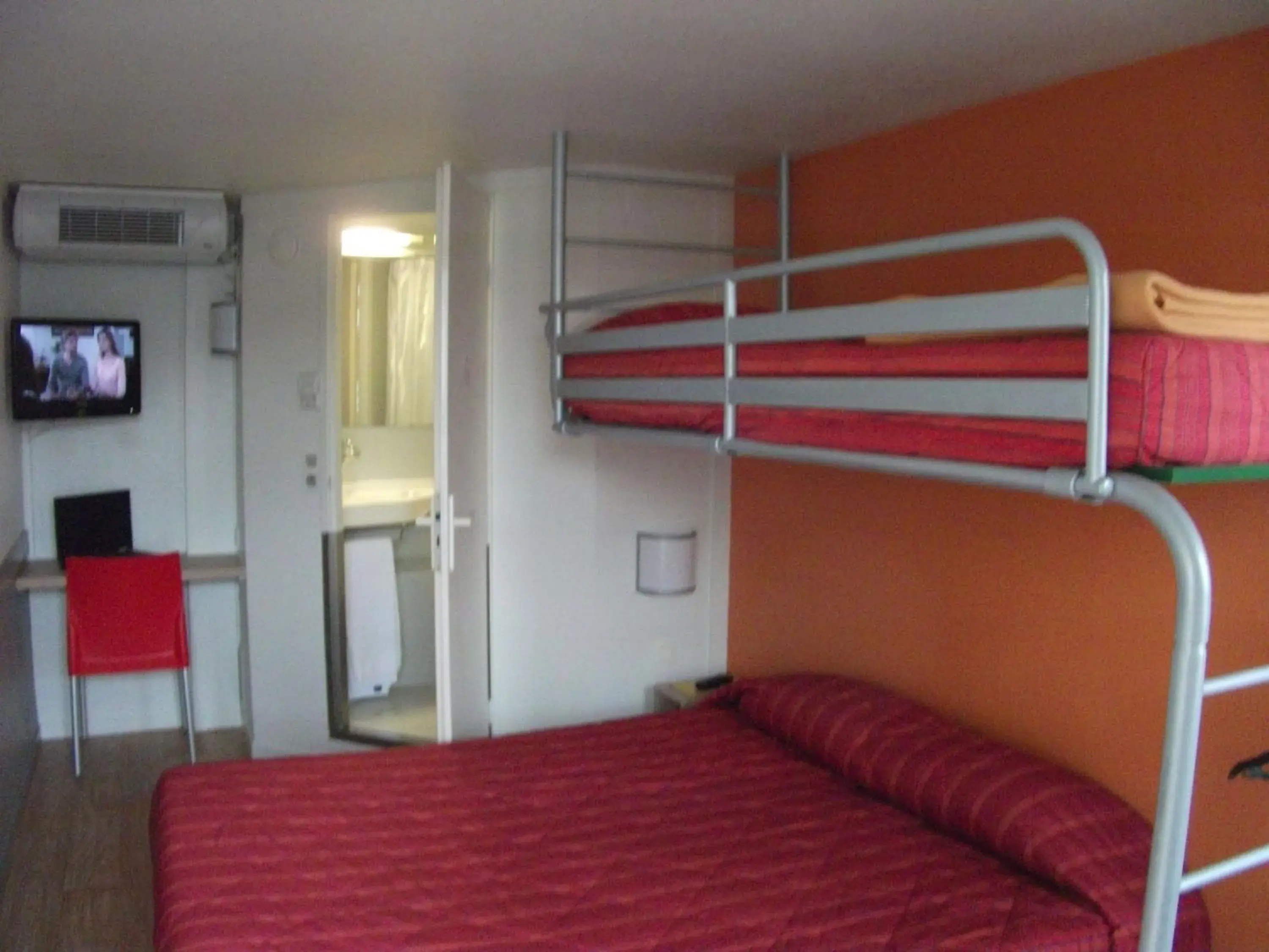 Bed, Bunk Bed in Premiere Classe Bayonne