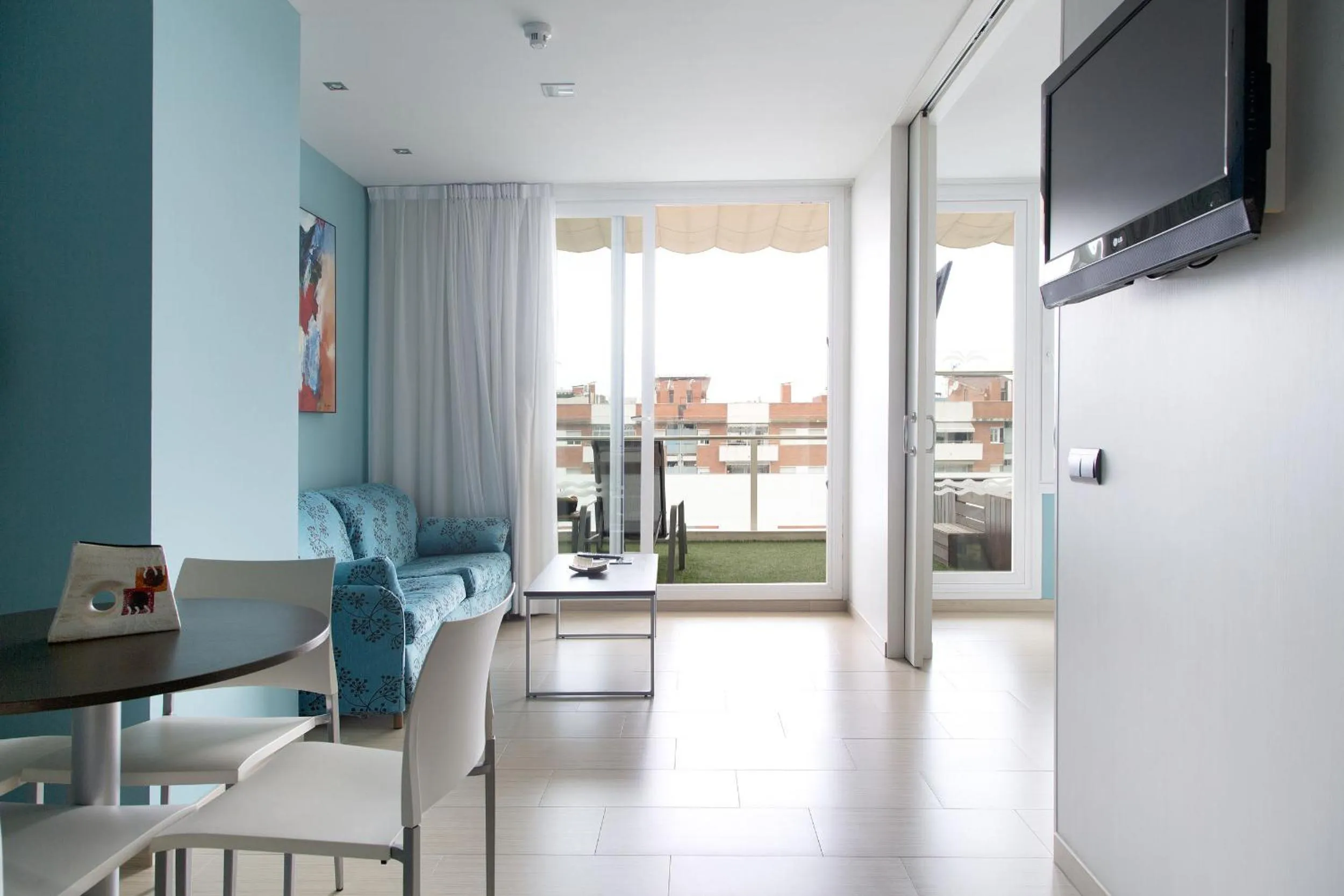 Photo of the whole room in GHT Oasis Park & Spa