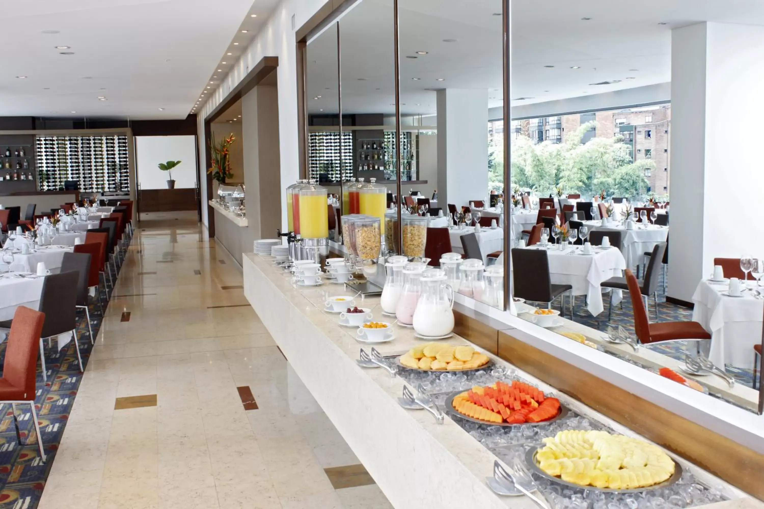 Restaurant/Places to Eat in Hotel Estelar Milla De Oro