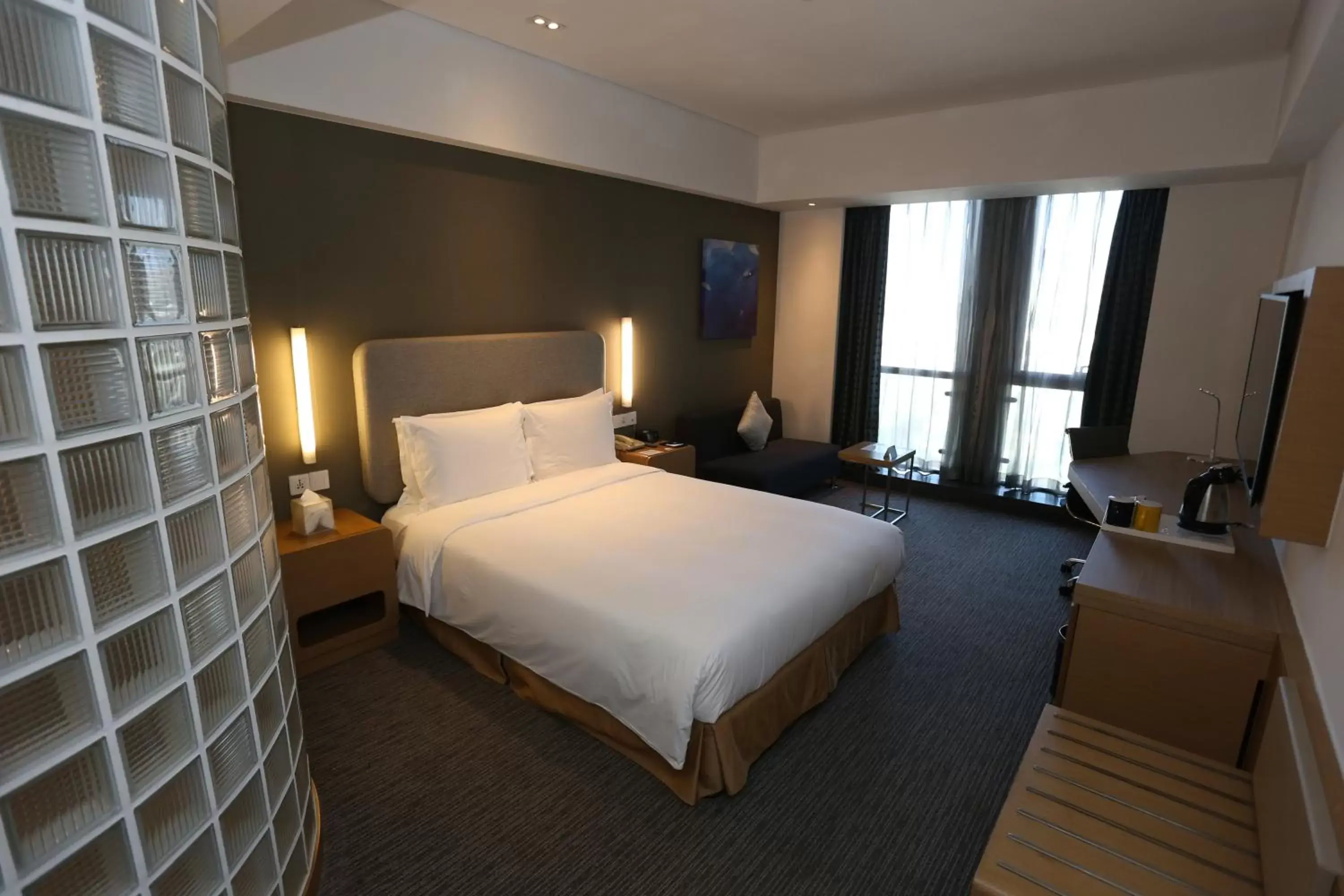 Photo of the whole room, Bed in Holiday Inn Express Shanghai Jinsha, an IHG Hotel