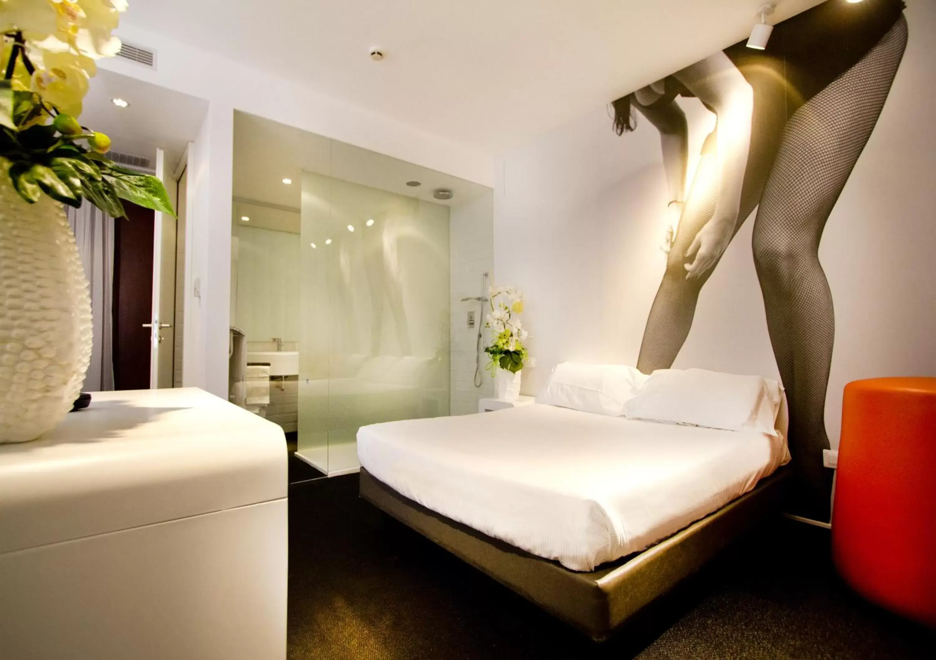 Bed, Bathroom in Green Hotel Motel