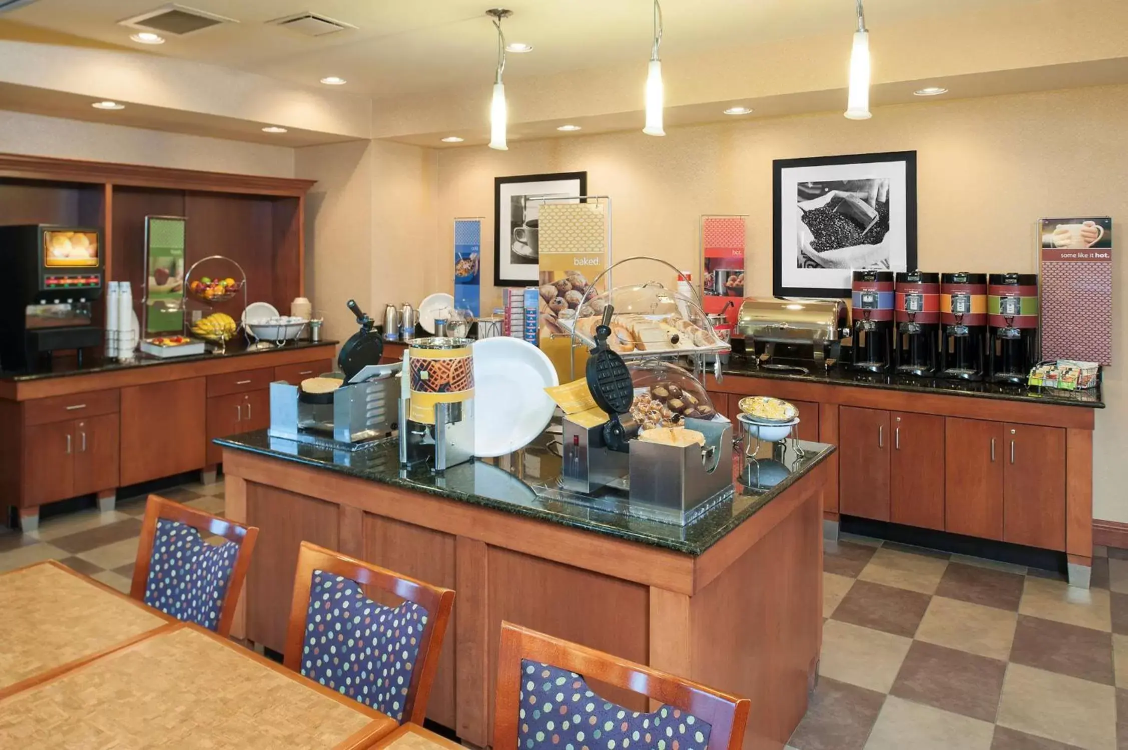 Restaurant/places to eat in Hampton Inn Macomb Restaurant/places to eat in Hampton Inn Macomb