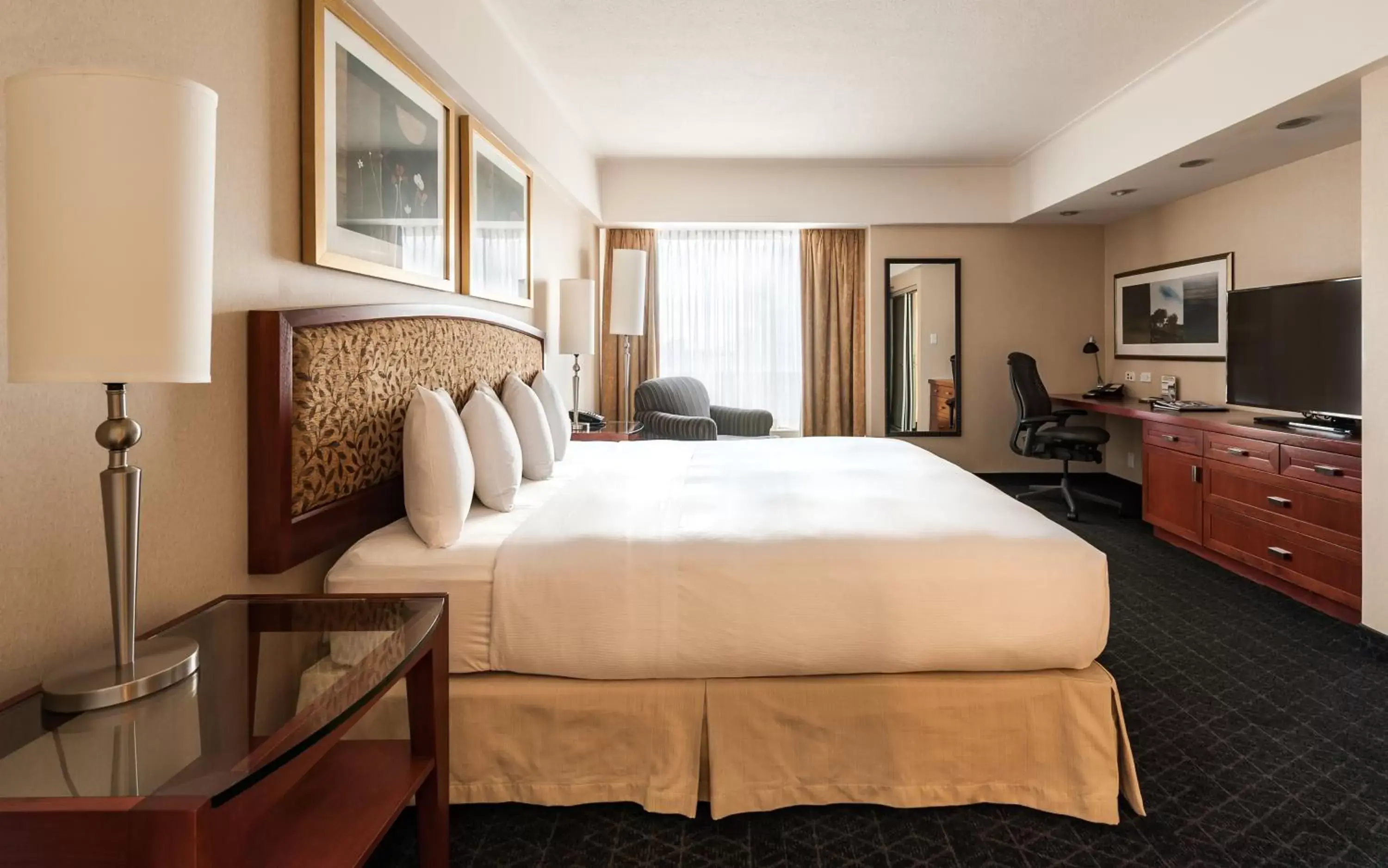 Bedroom in Hotel Bonaventure Montreal