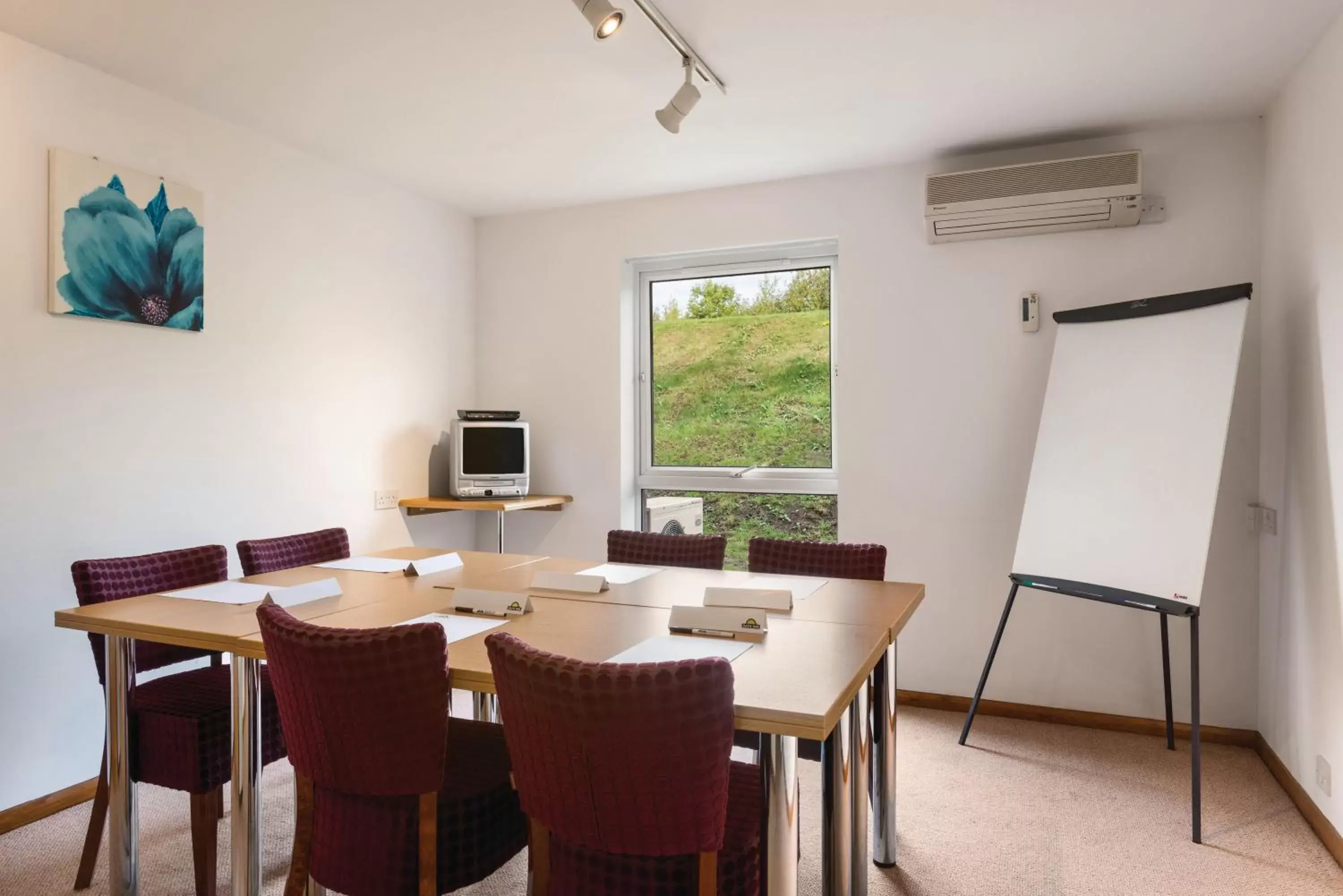 Meeting/conference room, Dining Area in Days Inn by Wyndham Telford Ironbridge