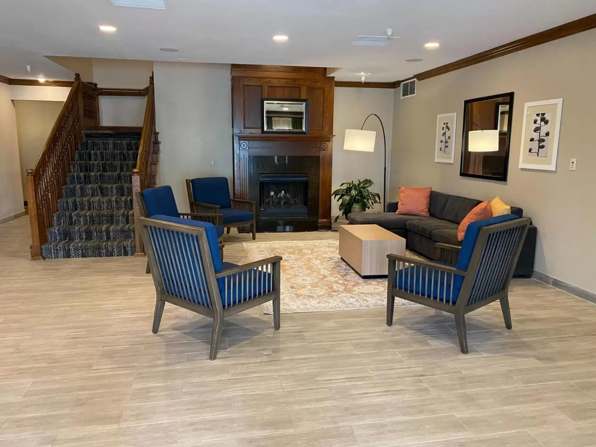 Lobby or reception, Seating Area in Country Inn & Suites by Radisson, Champaign North, IL