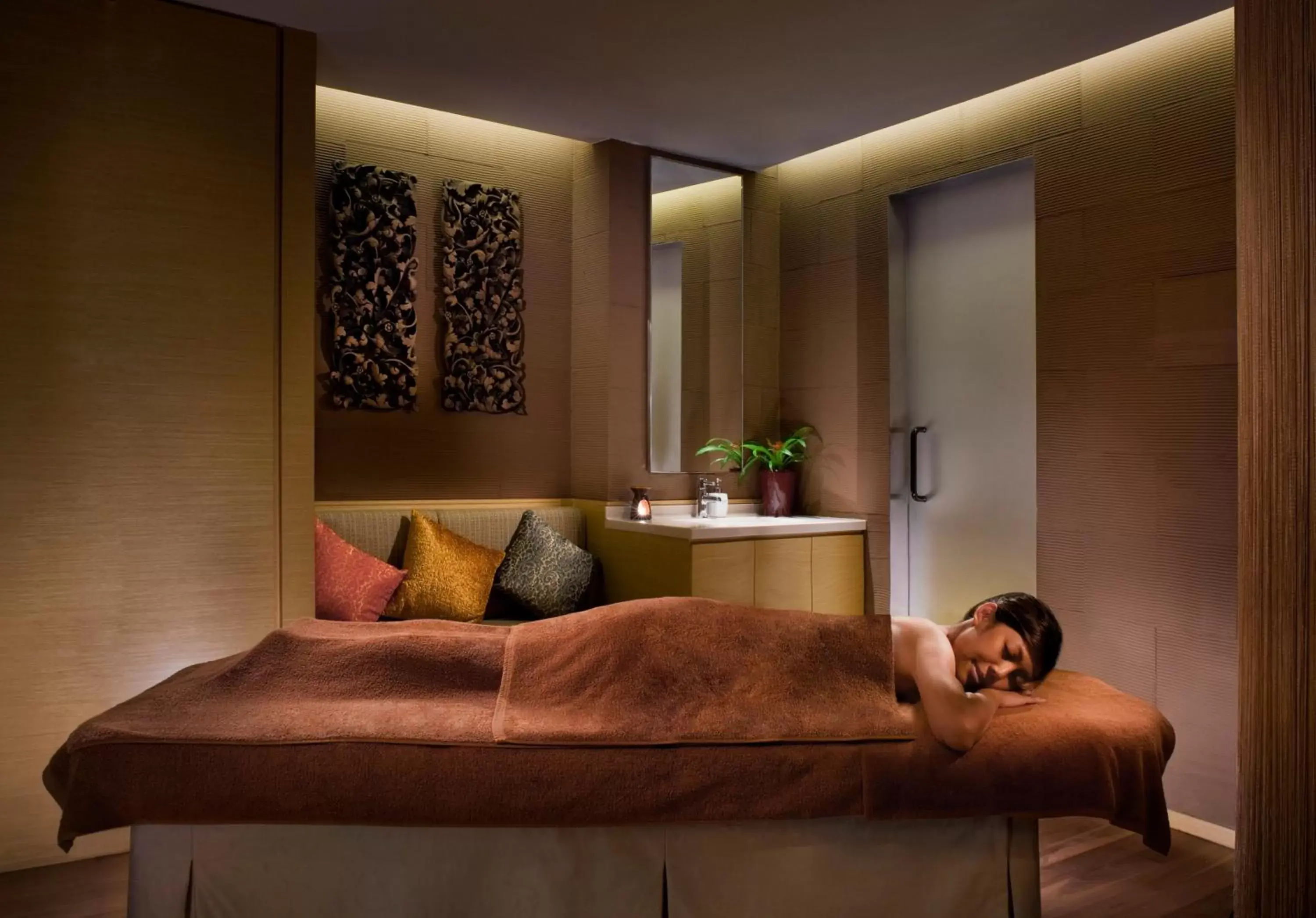 Spa and wellness centre/facilities, Bed in Pan Pacific Singapore