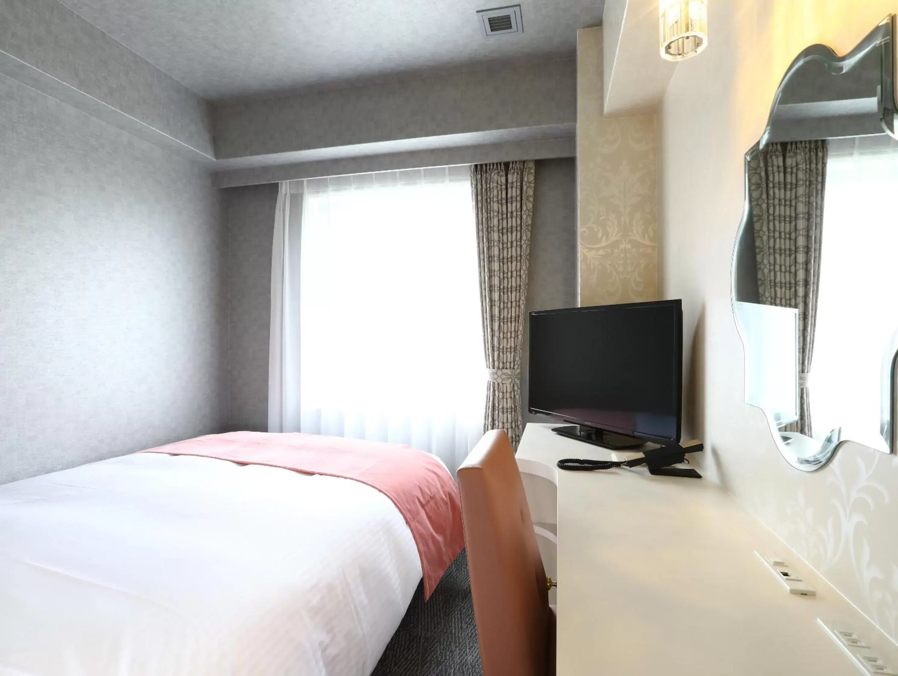 Bed, TV/Entertainment Center in Hotel Wing International Select Osaka Umeda