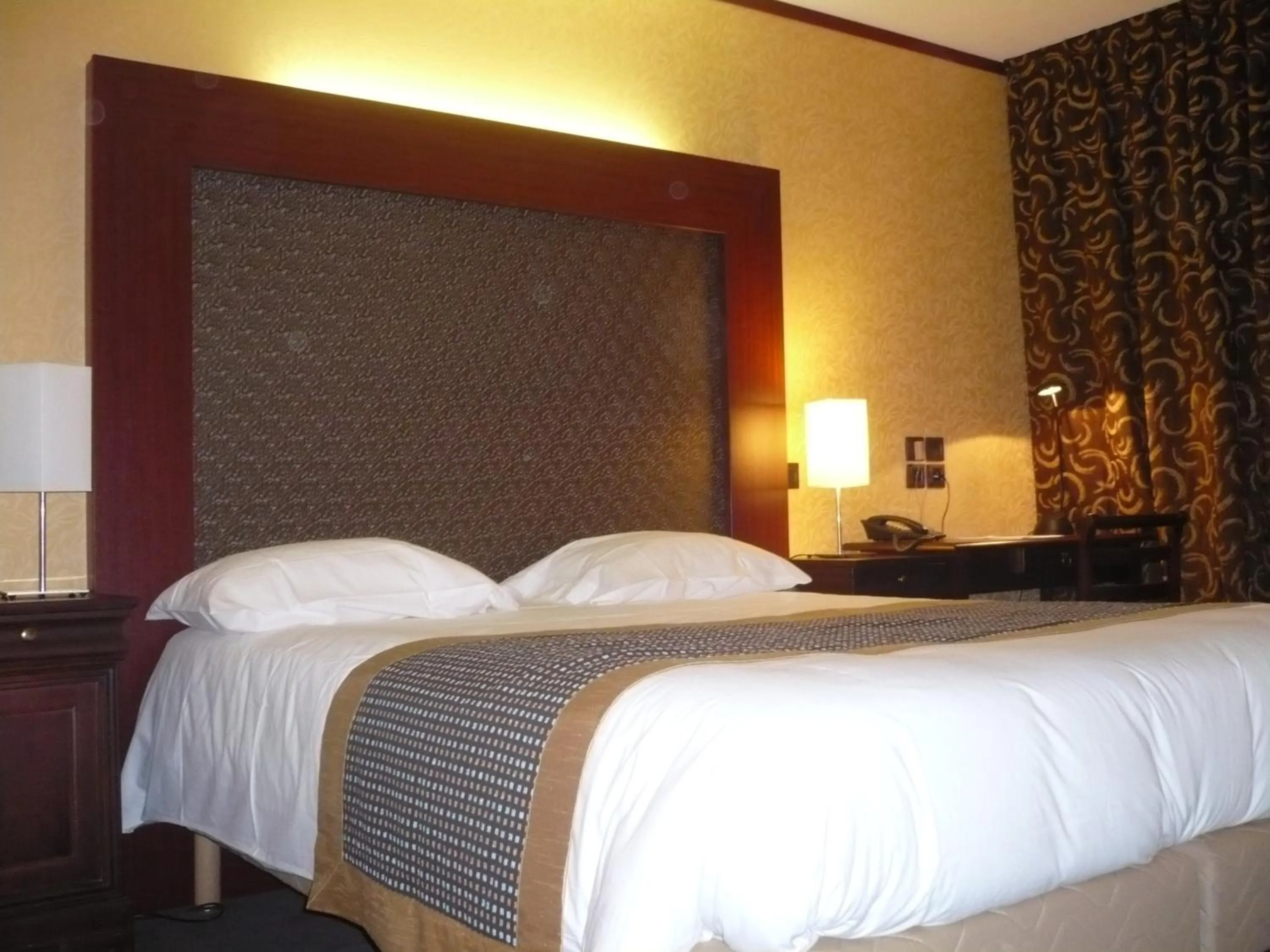 Bed in Hotel De France