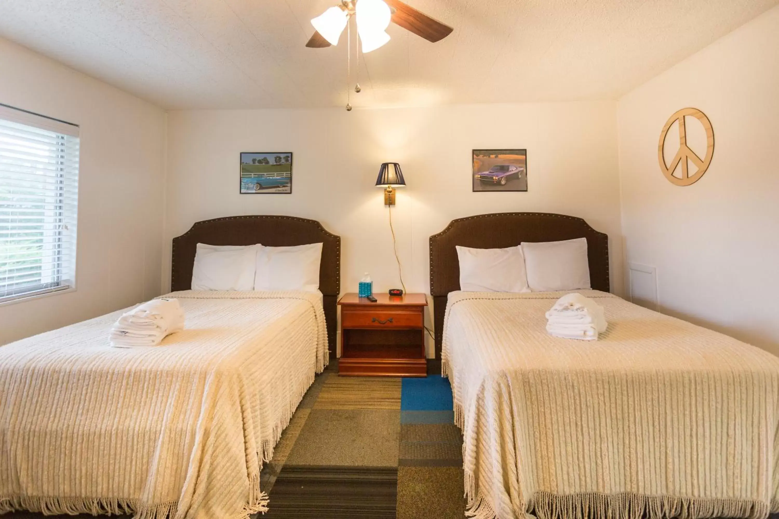 Bedroom, Bed in Sunset Motel