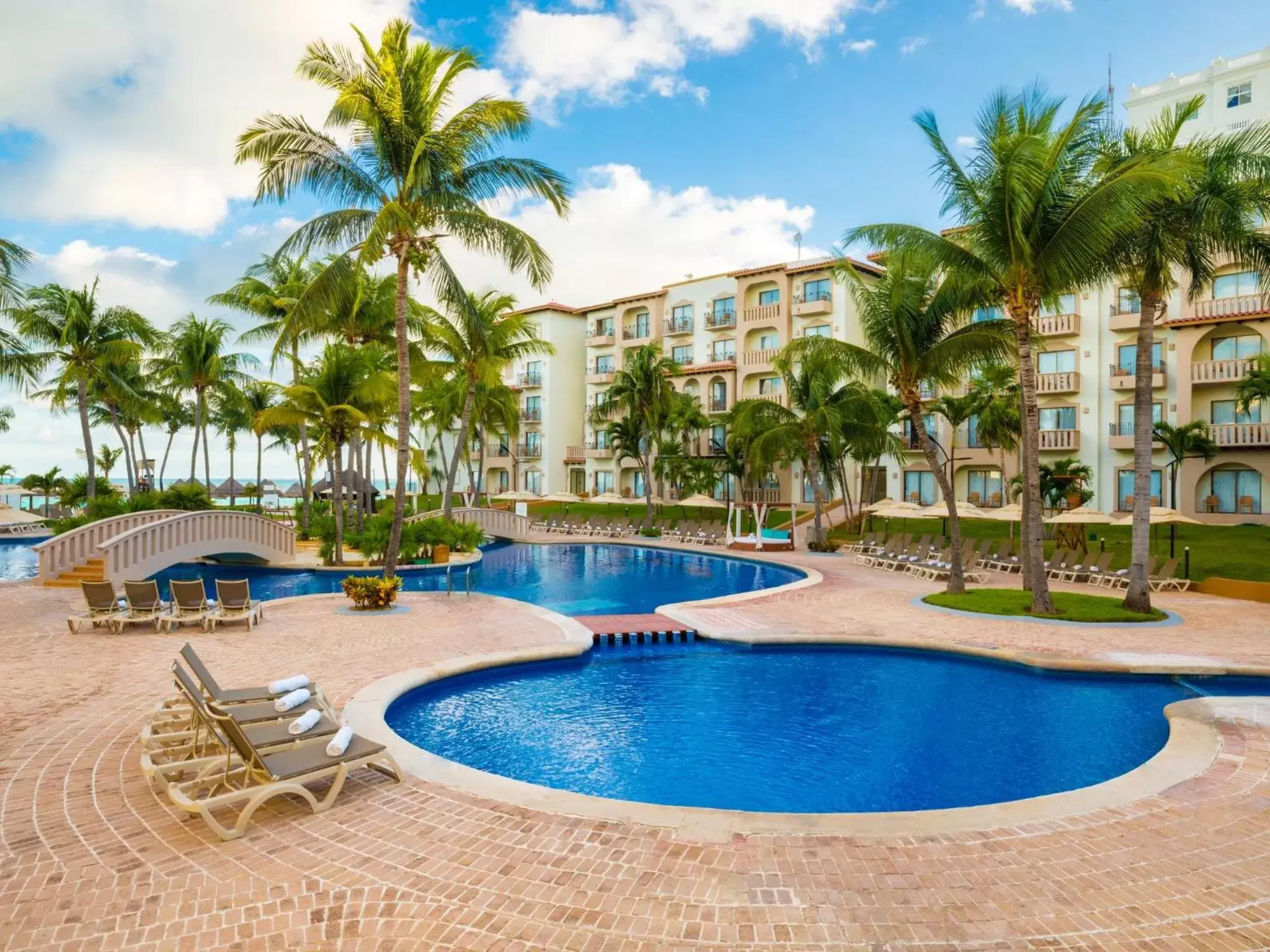 Swimming Pool in Fiesta Americana Cancun Villas