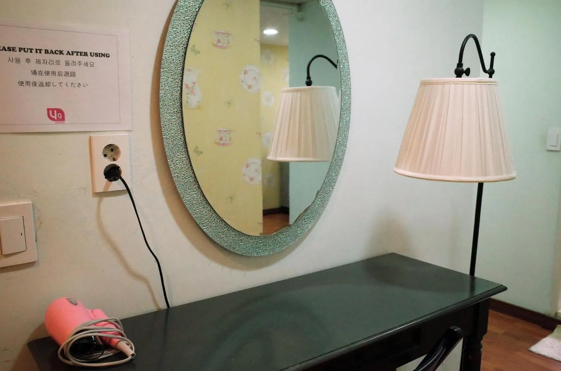 Communal lounge/ TV room in YaKorea Hostel Gangnam