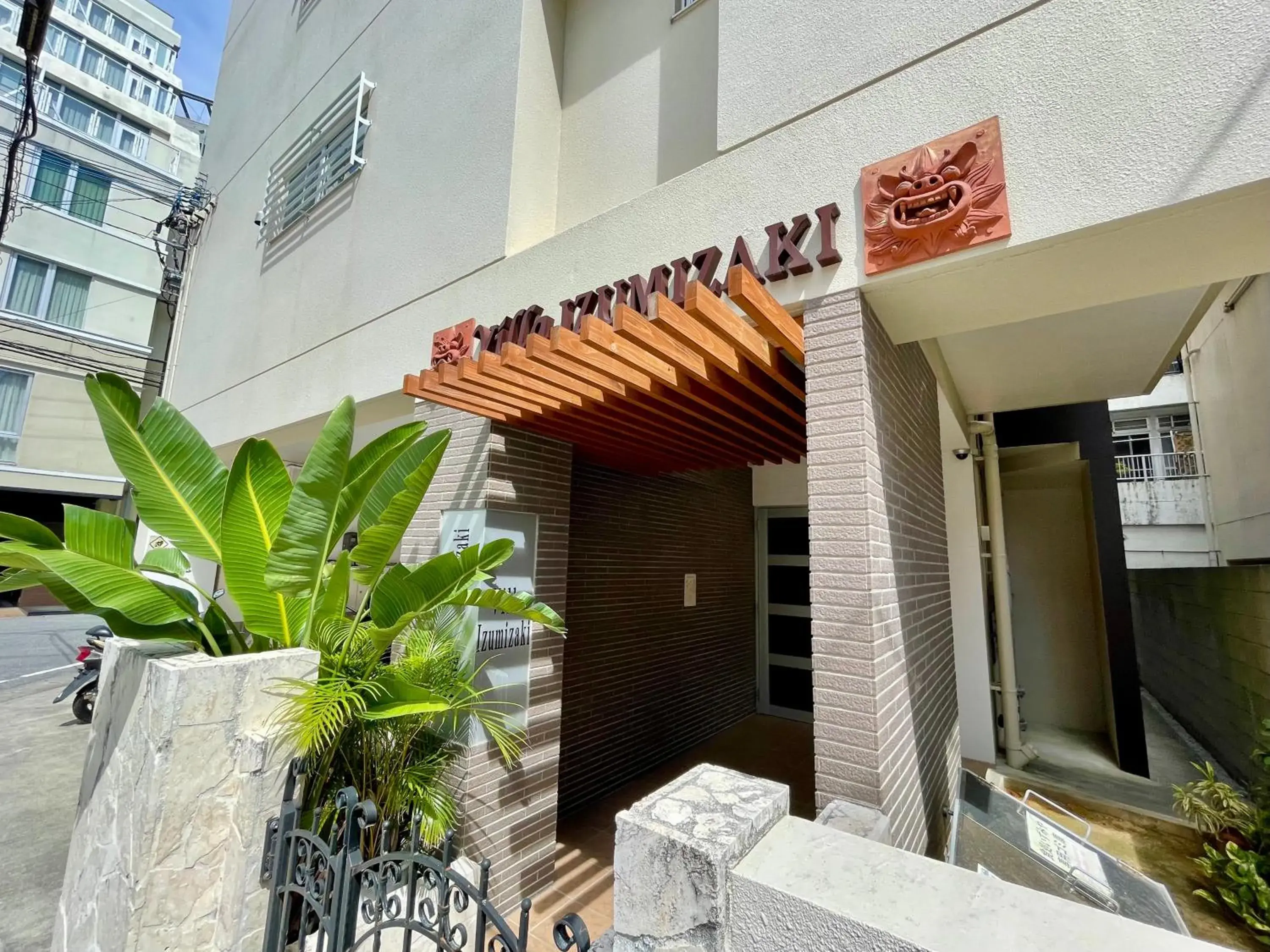 Facade/entrance, Property Building in Villa Izumizaki