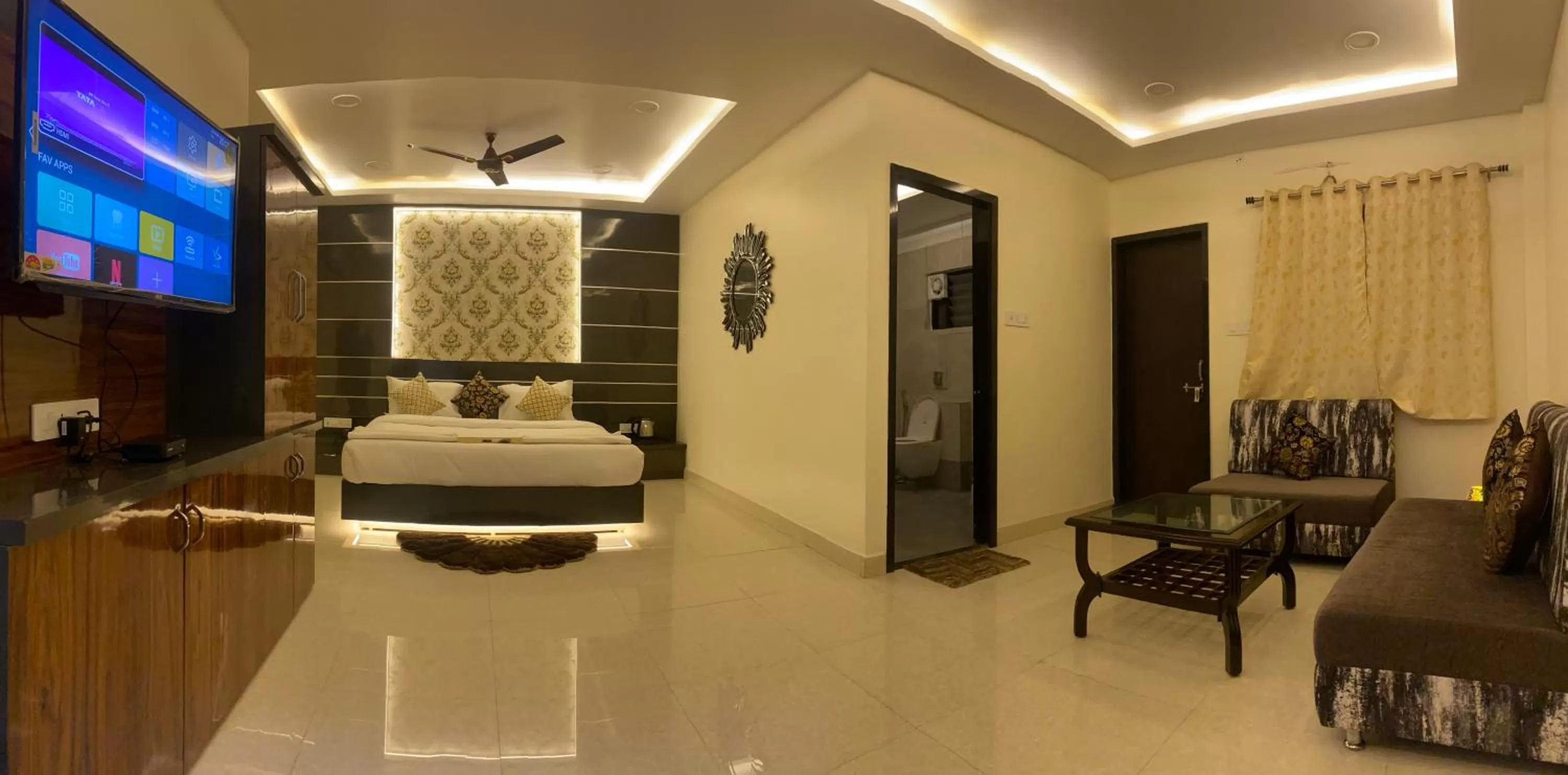 Photo of the whole room, Bed in Hotel Golden Bliss