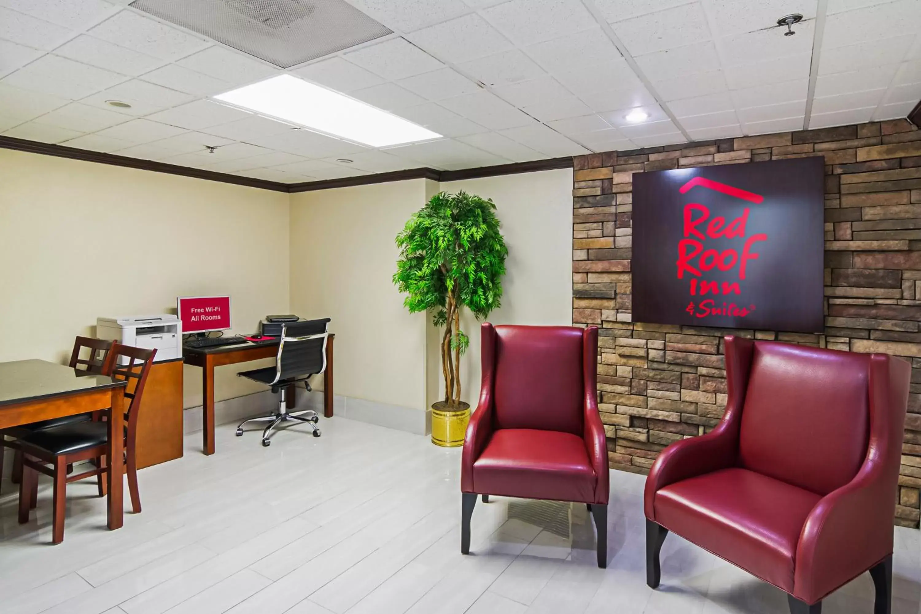 Business facilities in Red Roof Inn & Suites Fayetteville-Fort Bragg