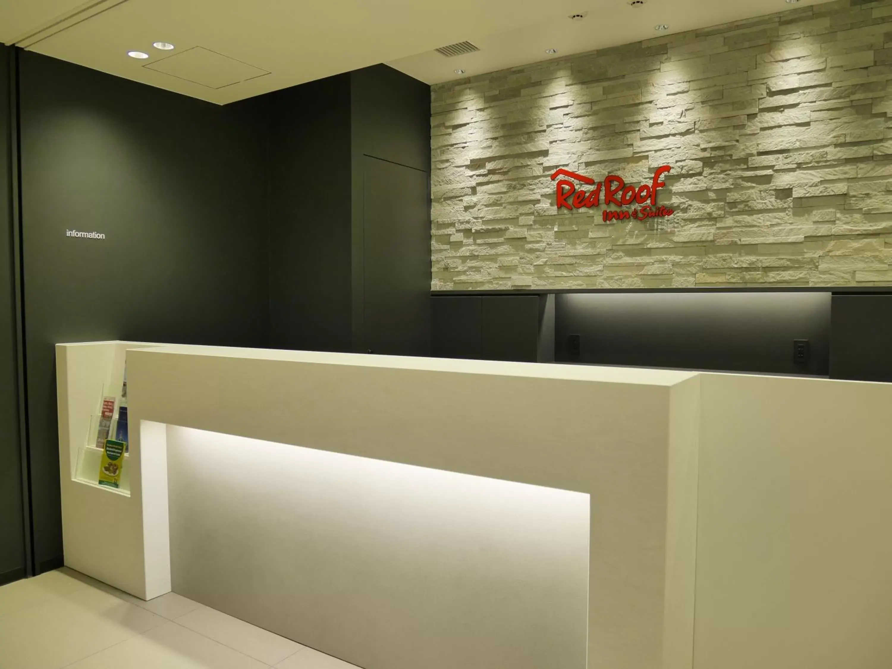 Lobby or reception in Red Roof Inn & Suites Osaka Namba Nipponbashi