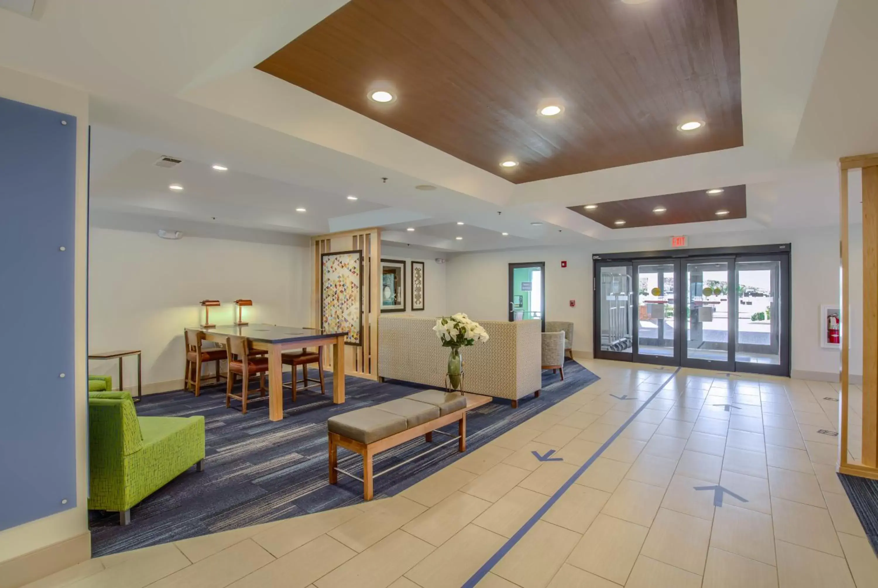 Lobby or reception in Holiday Inn Express Hotel & Suites Gulf Shores, an IHG Hotel