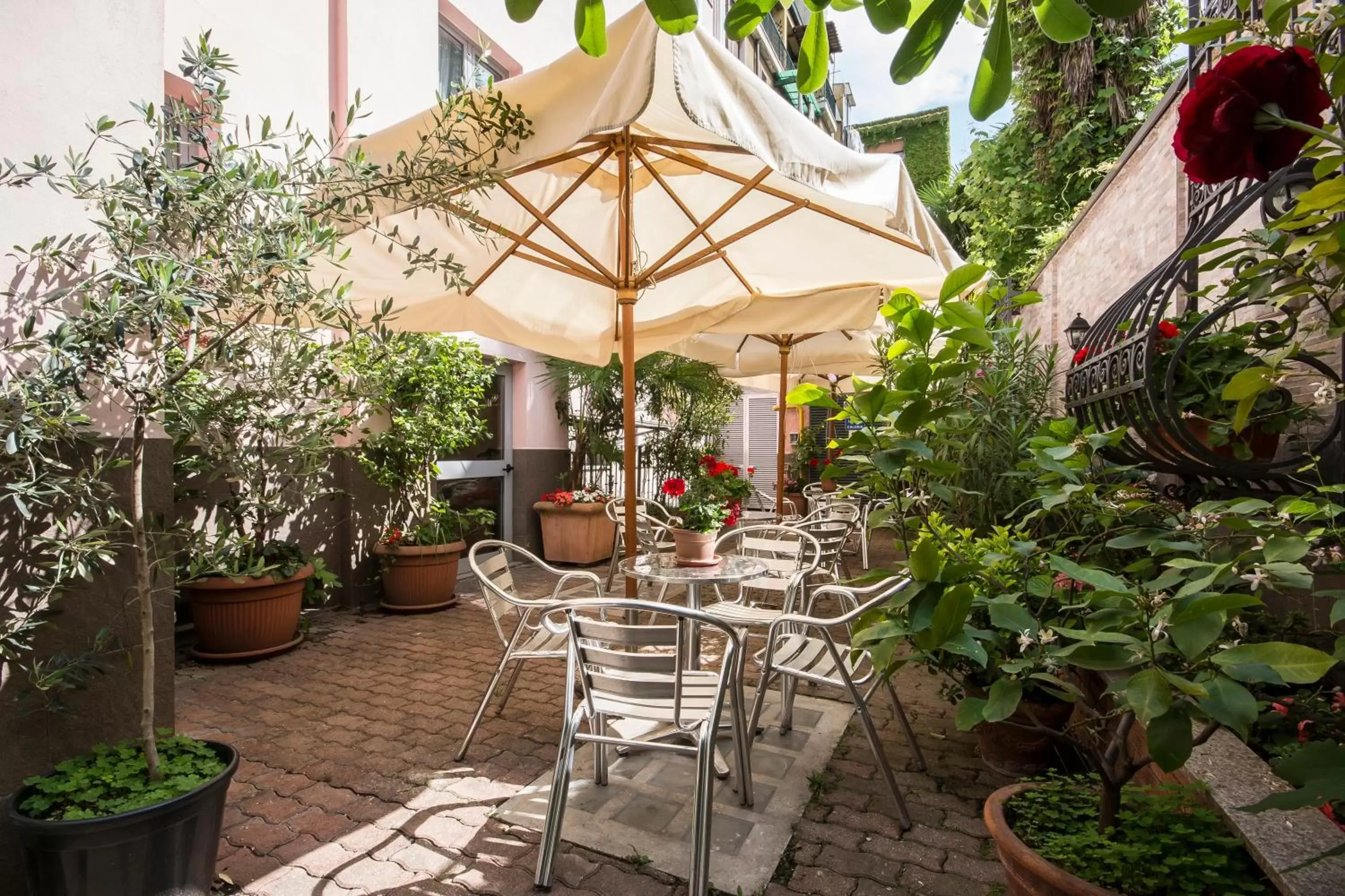 Patio in Hotel Vittoria