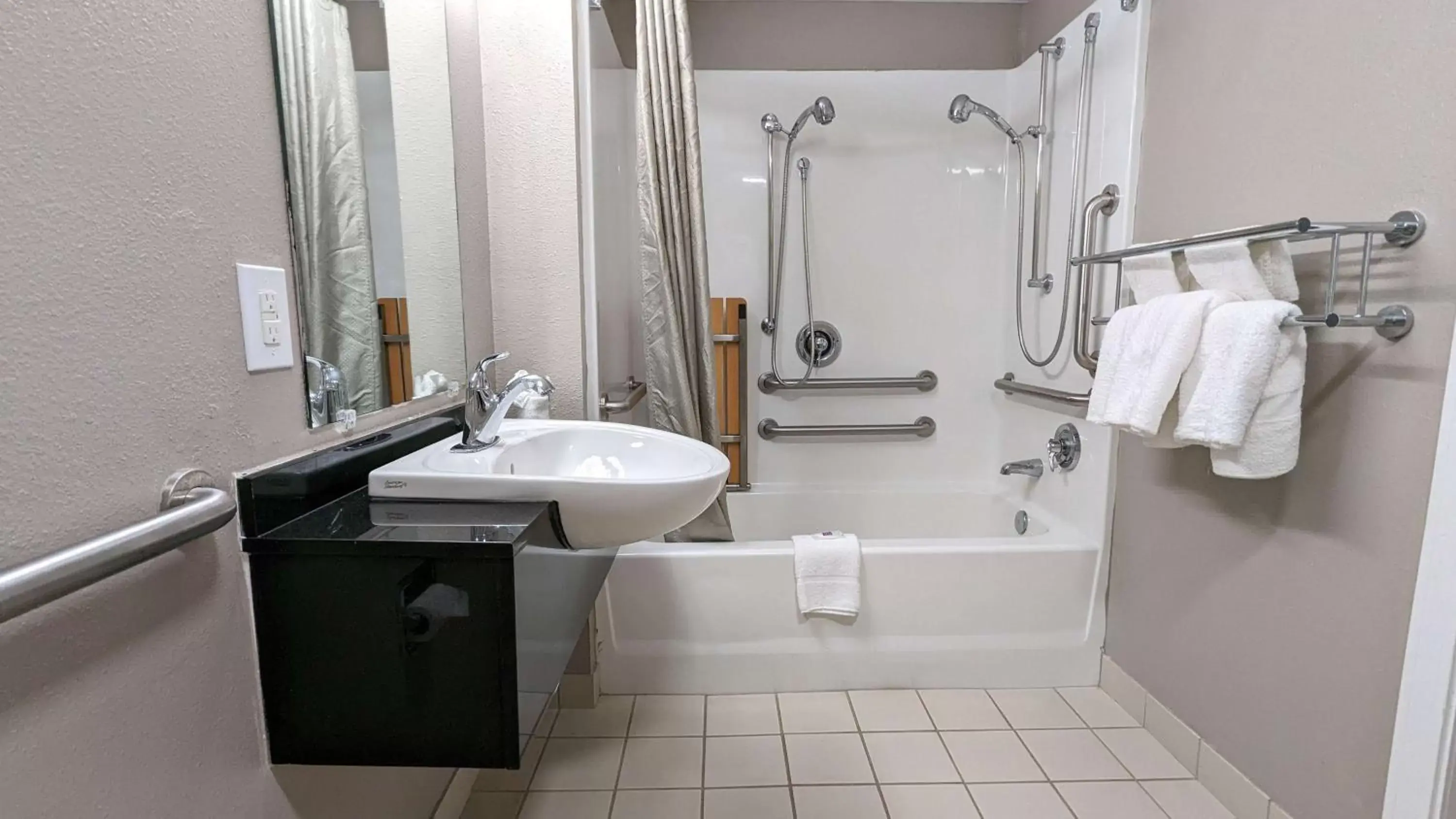 Bedroom, Bathroom in Motel 6-Framingham, MA - Boston West