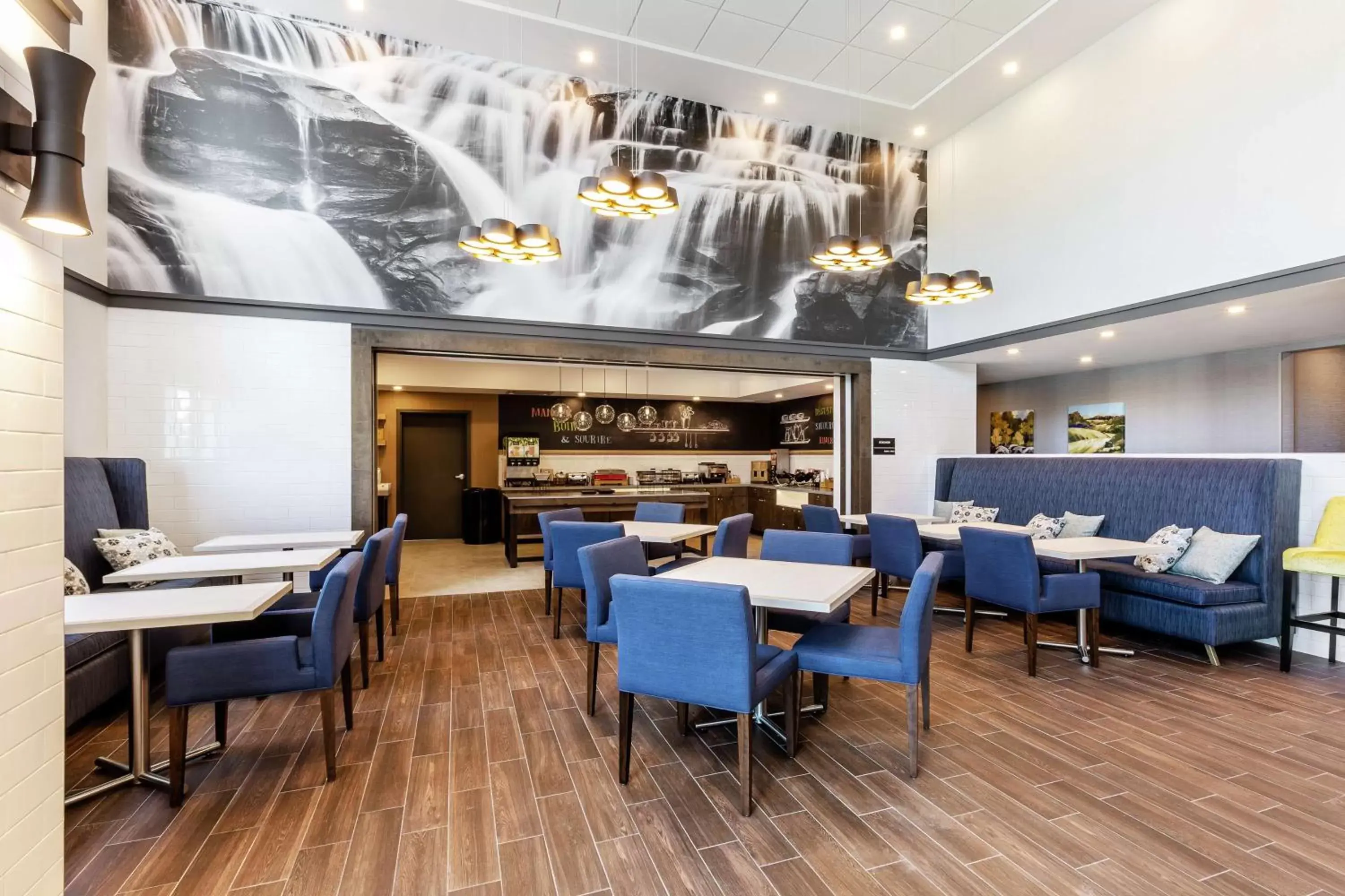 Restaurant/Places to Eat in Hampton Inn & Suites by Hilton Québec - Beauport