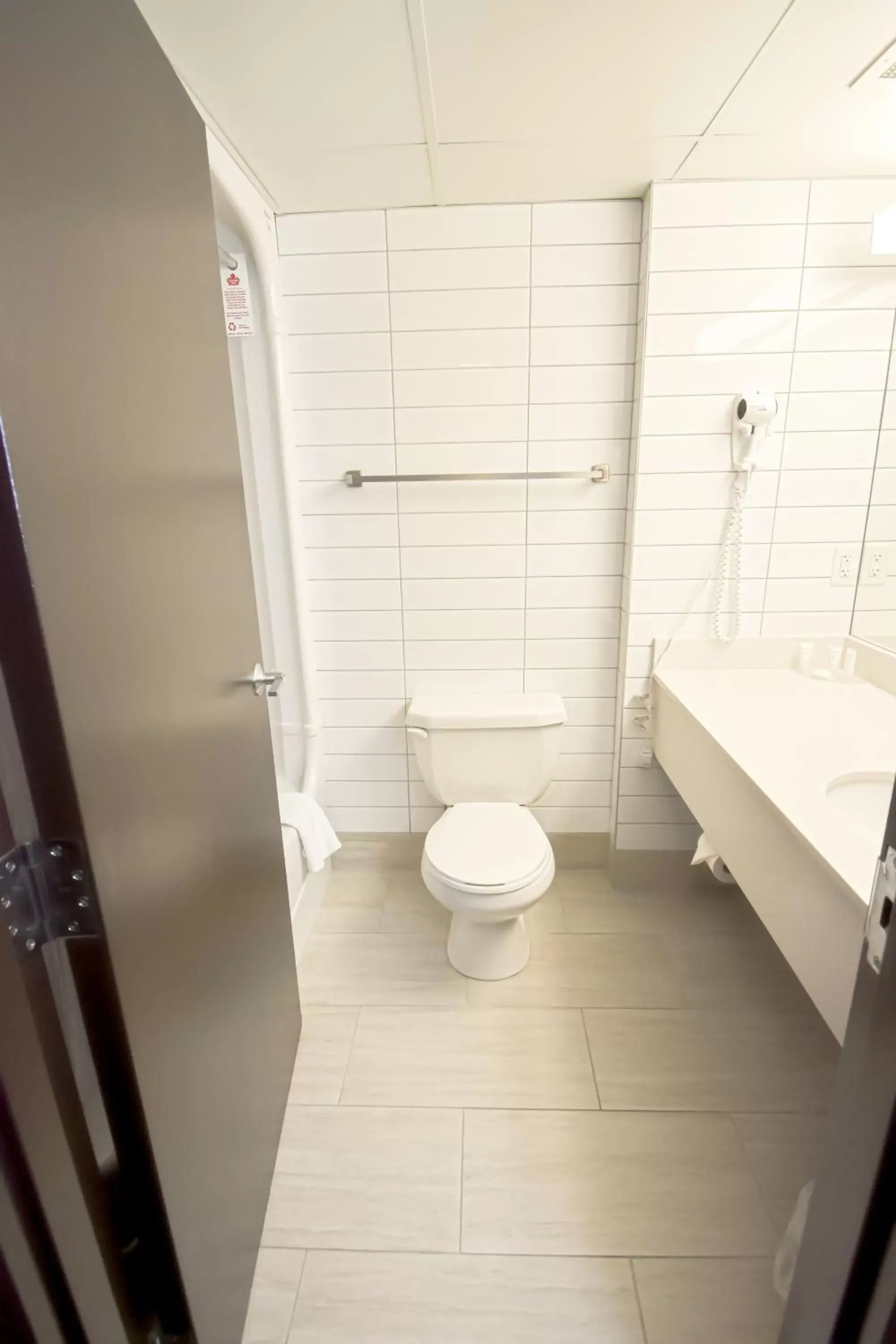 Shower, Bathroom in Canad Inns Destination Centre Club Regent Casino Hotel