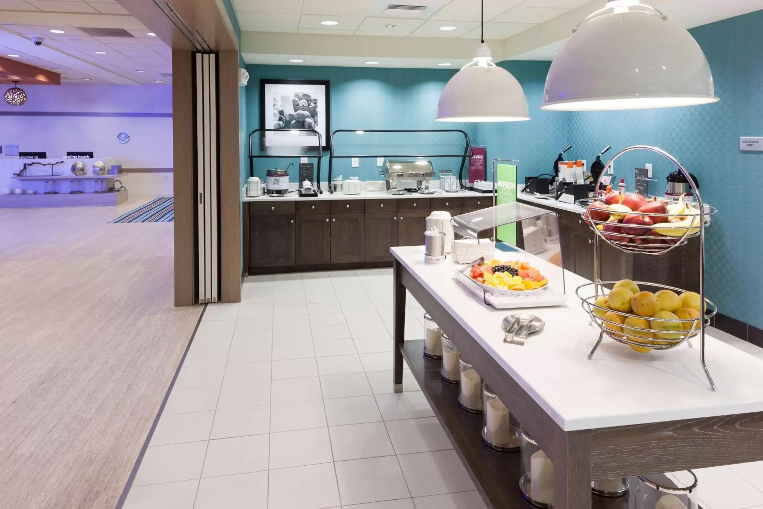 Breakfast, Kitchen/Kitchenette in Hampton Inn & Suites by Hilton Carolina Beach Oceanfront