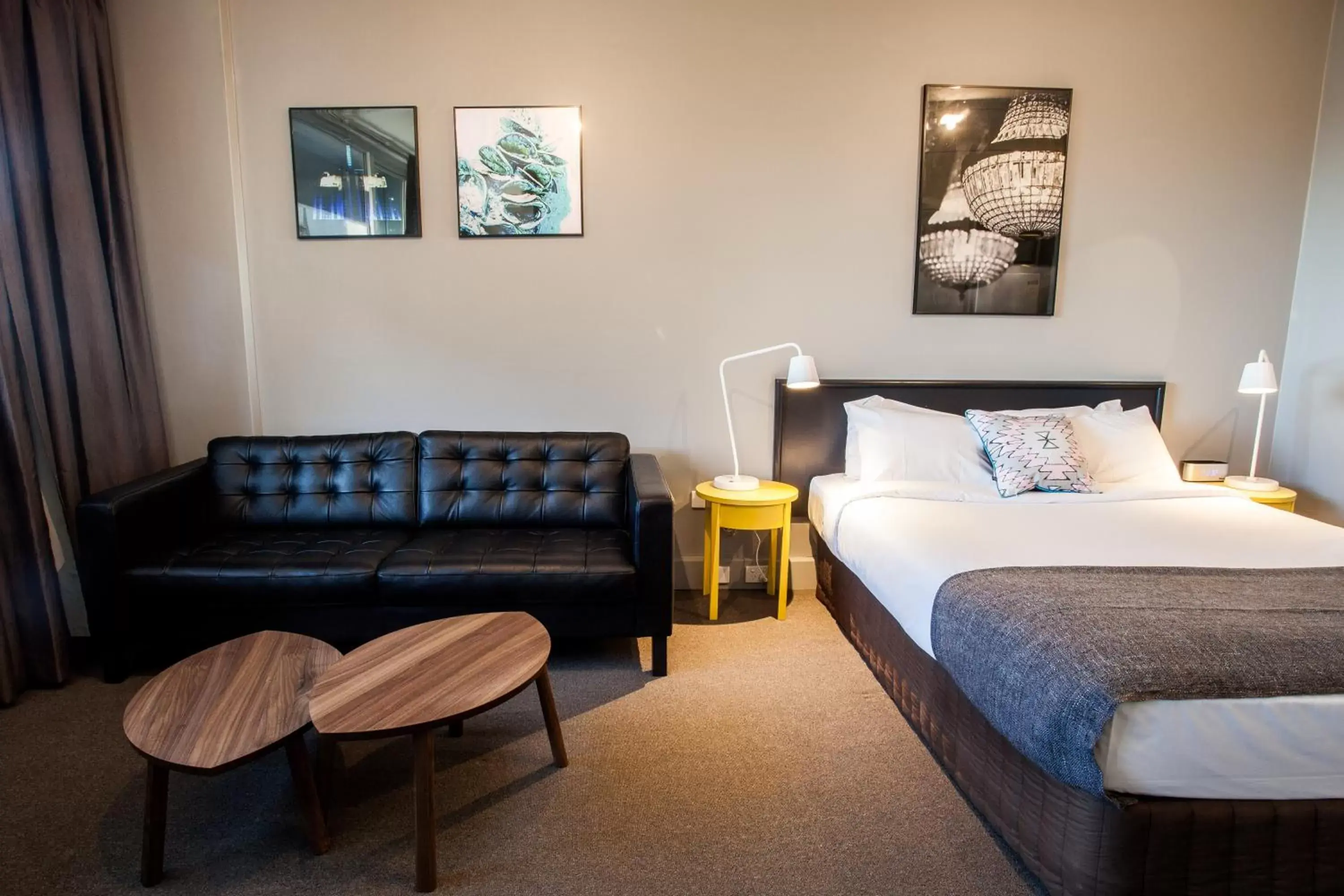 Seating area, Bed in Ridge Apartment Hotel