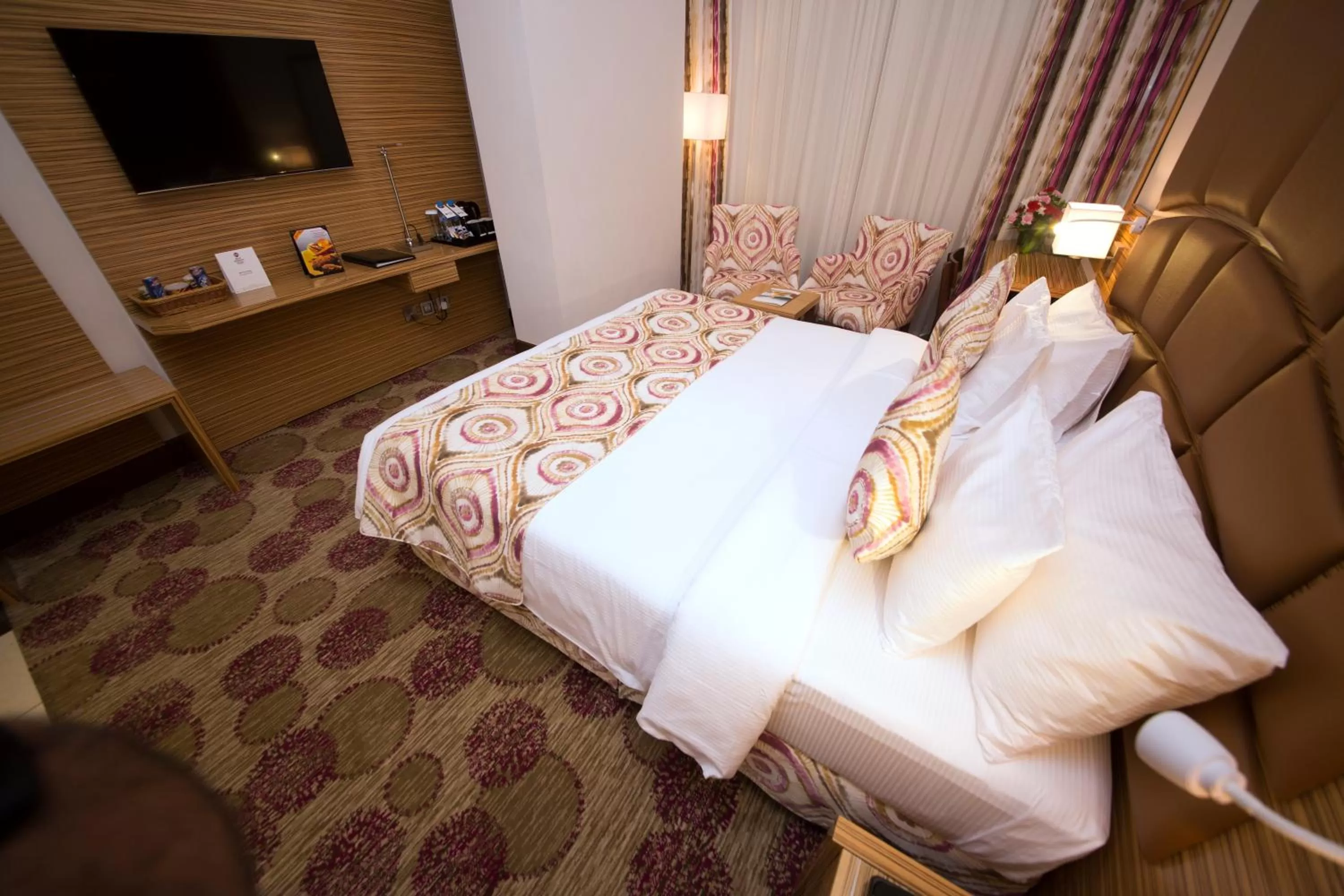 Photo of the whole room, Bed in Best Western Plus Pearl Creek