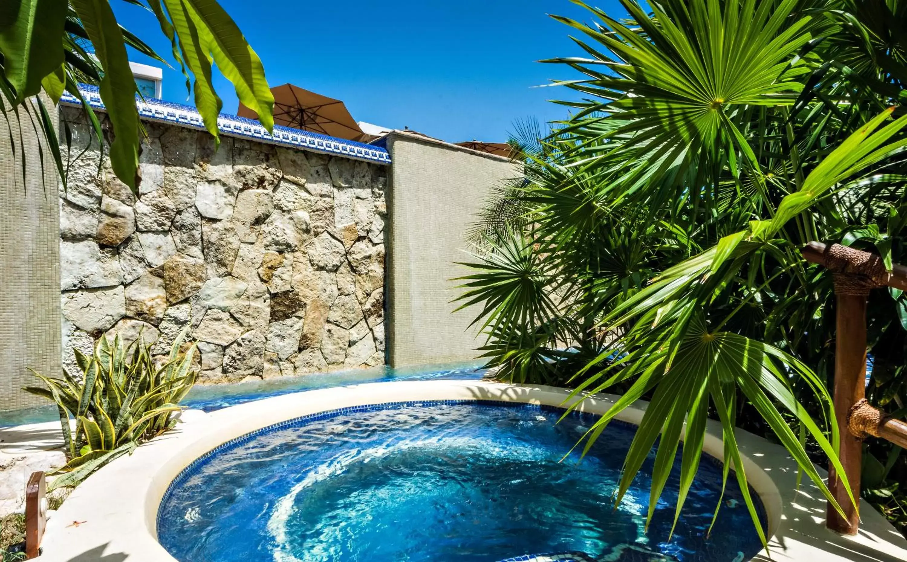 Hot Tub, Swimming Pool in Porto Playa Condo Hotel and Beach Club