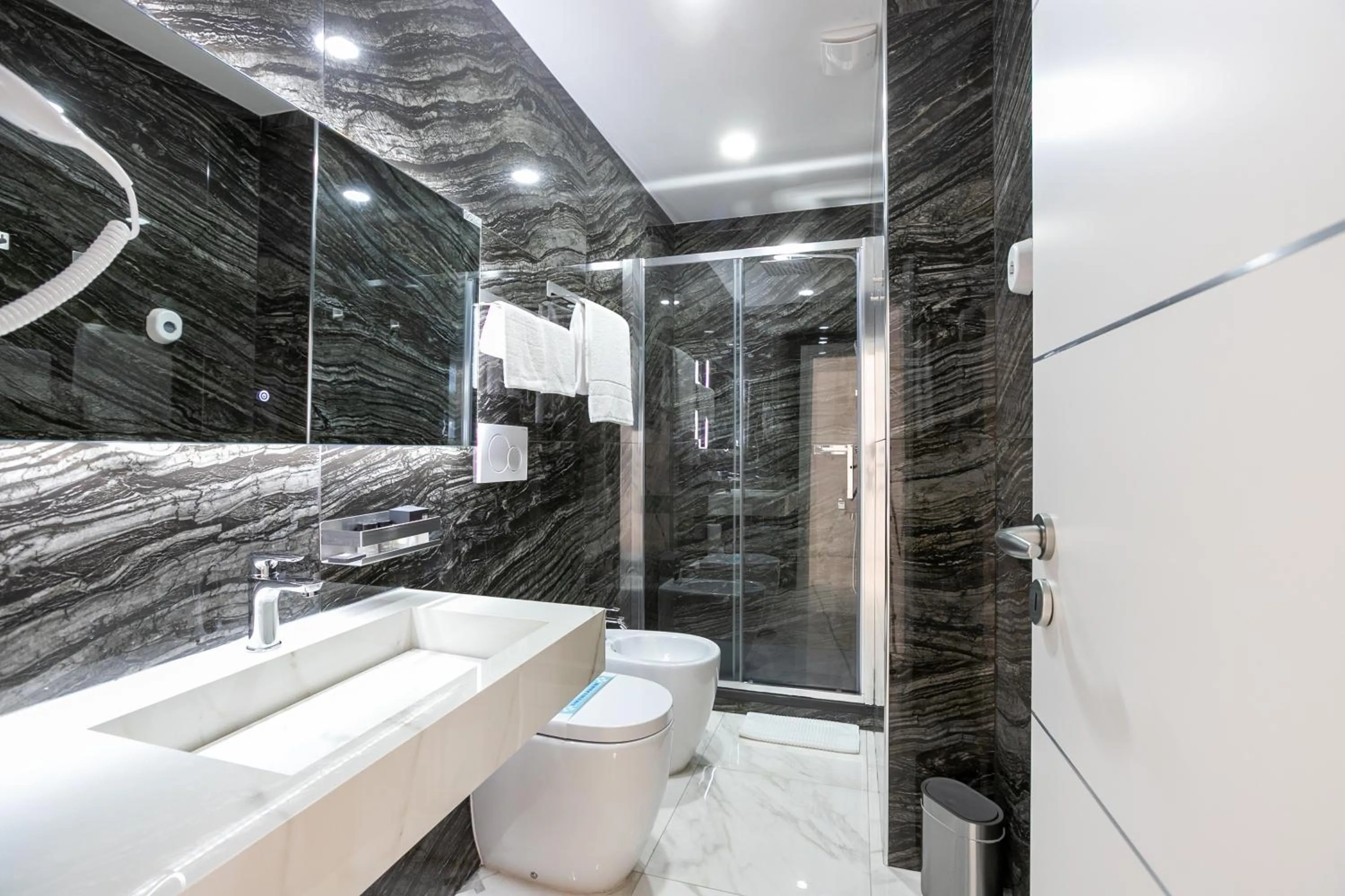 Shower in Gregorio VII Luxury Suites San Damaso