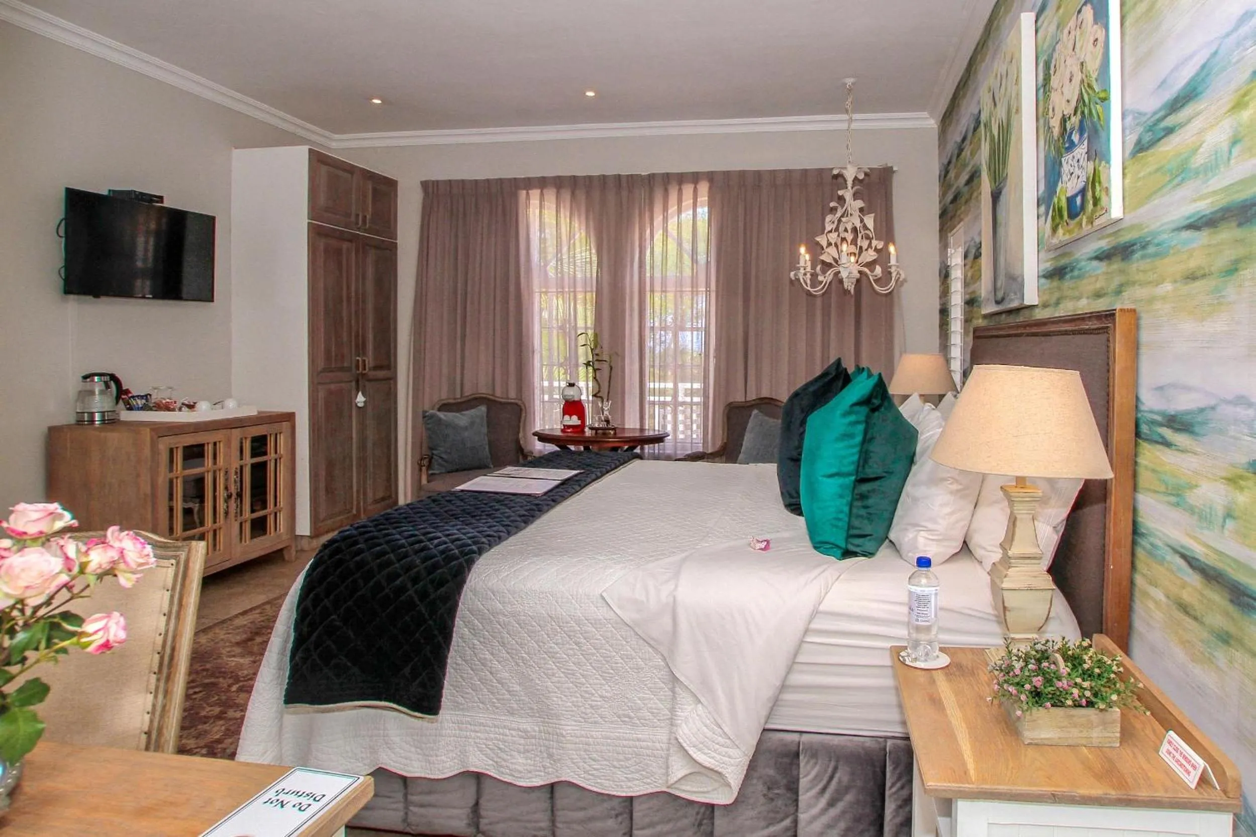 Bedroom, Bed in Sandals Guest House