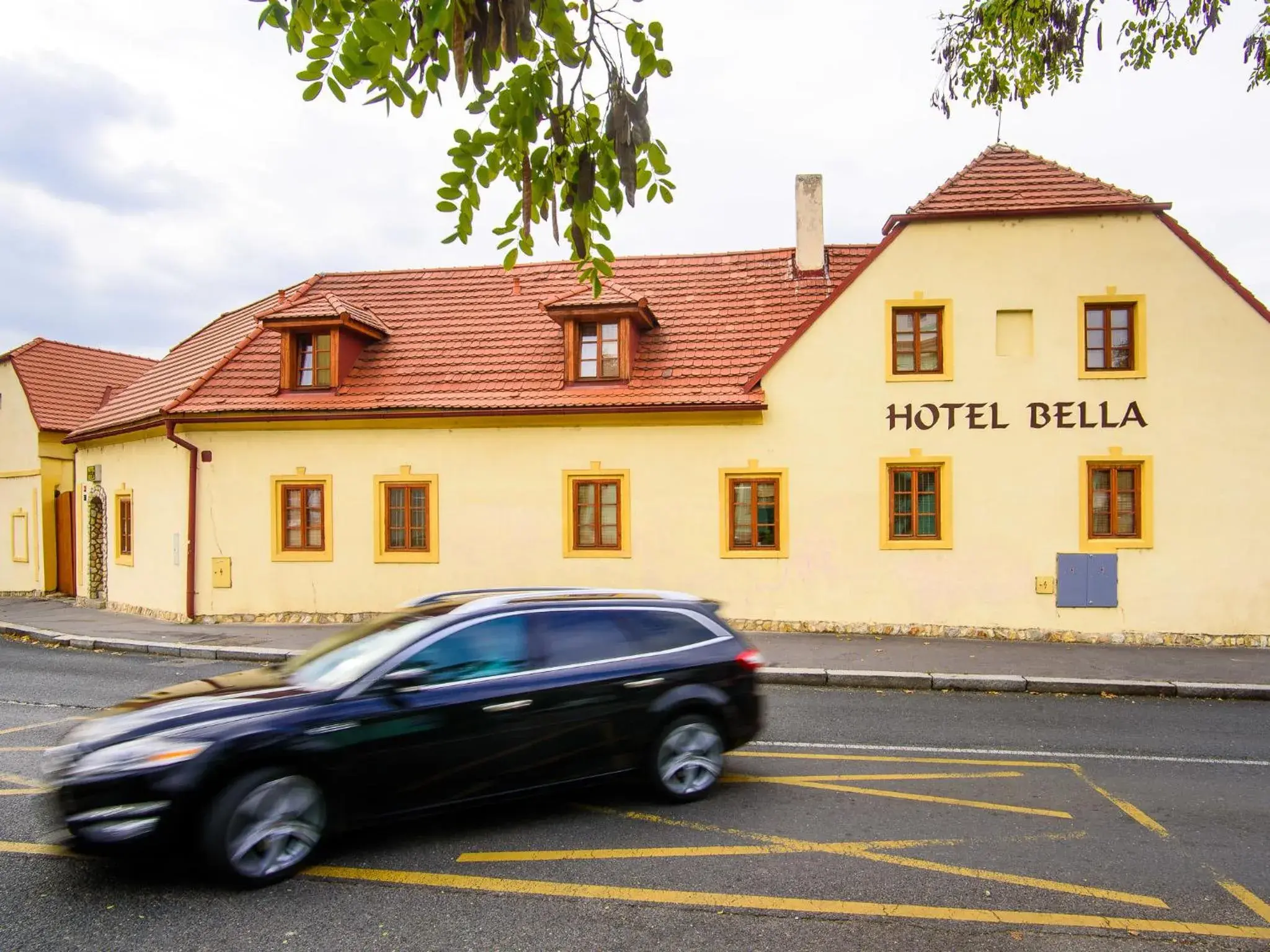 Facade/entrance, Property Building in Hotel Bella