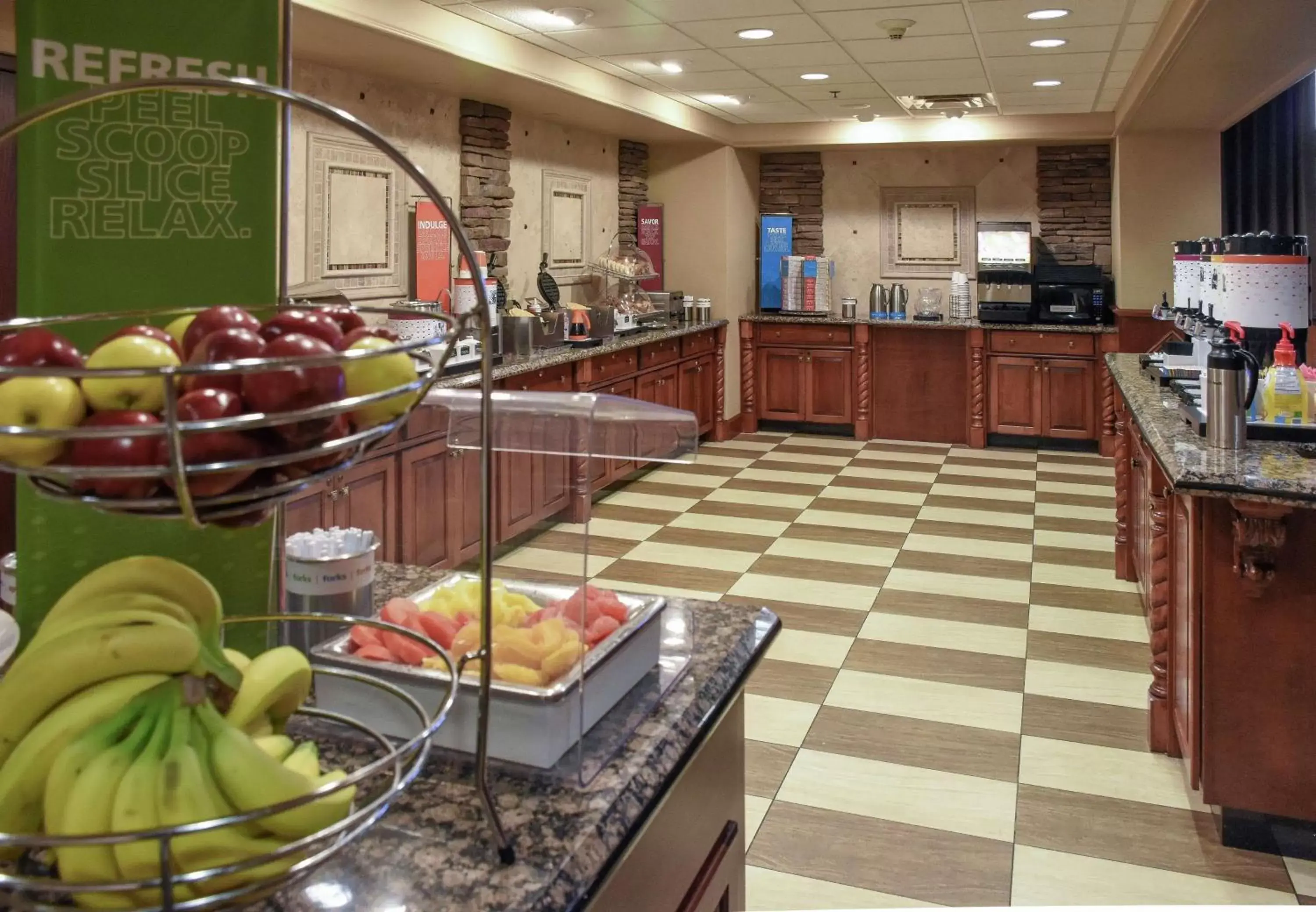 Breakfast, Lobby/Reception in Hampton Inn & Suites Youngstown-Canfield