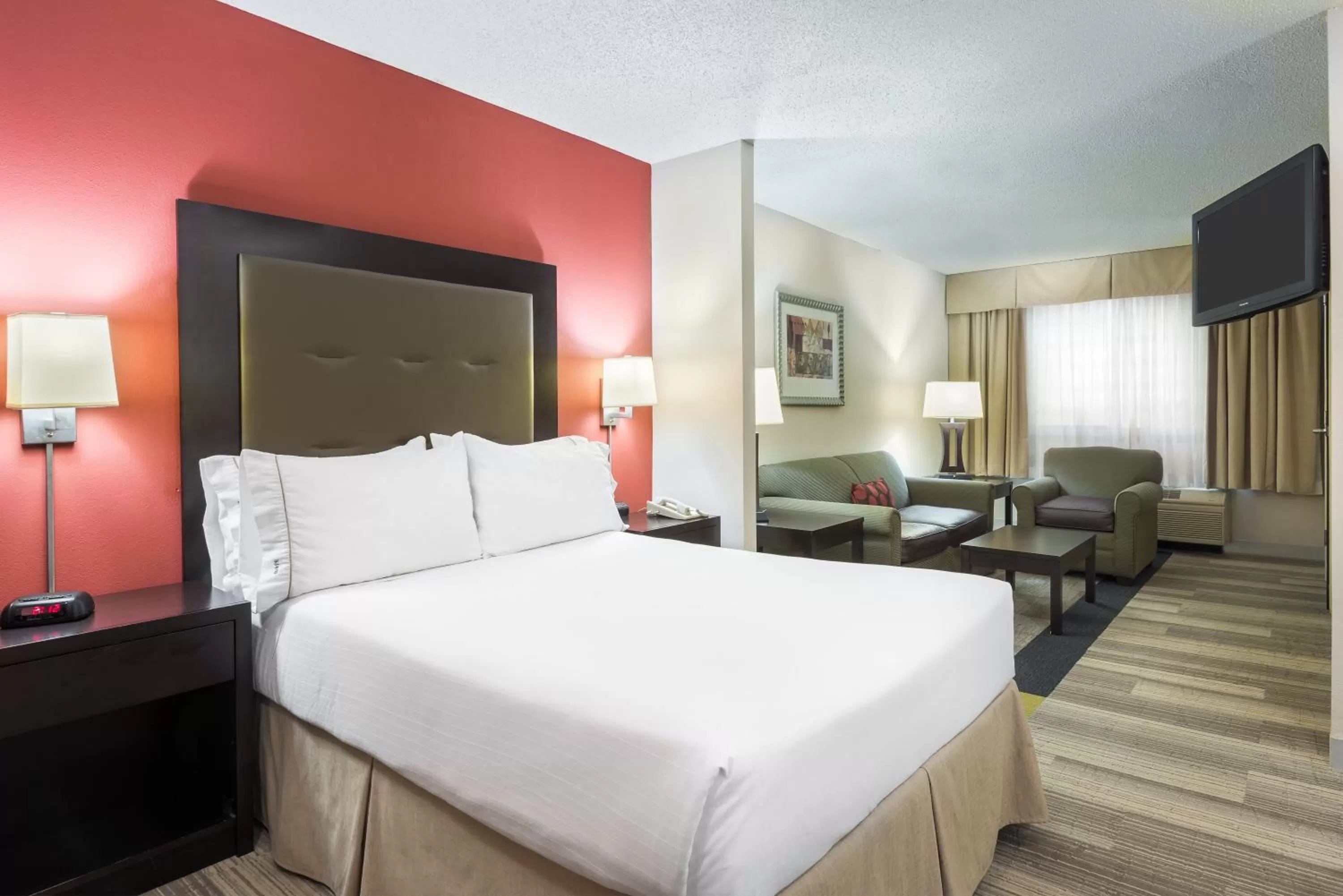 Photo of the whole room, Bed in Holiday Inn Express Hotel & Suites Kendall East-Miami by IHG