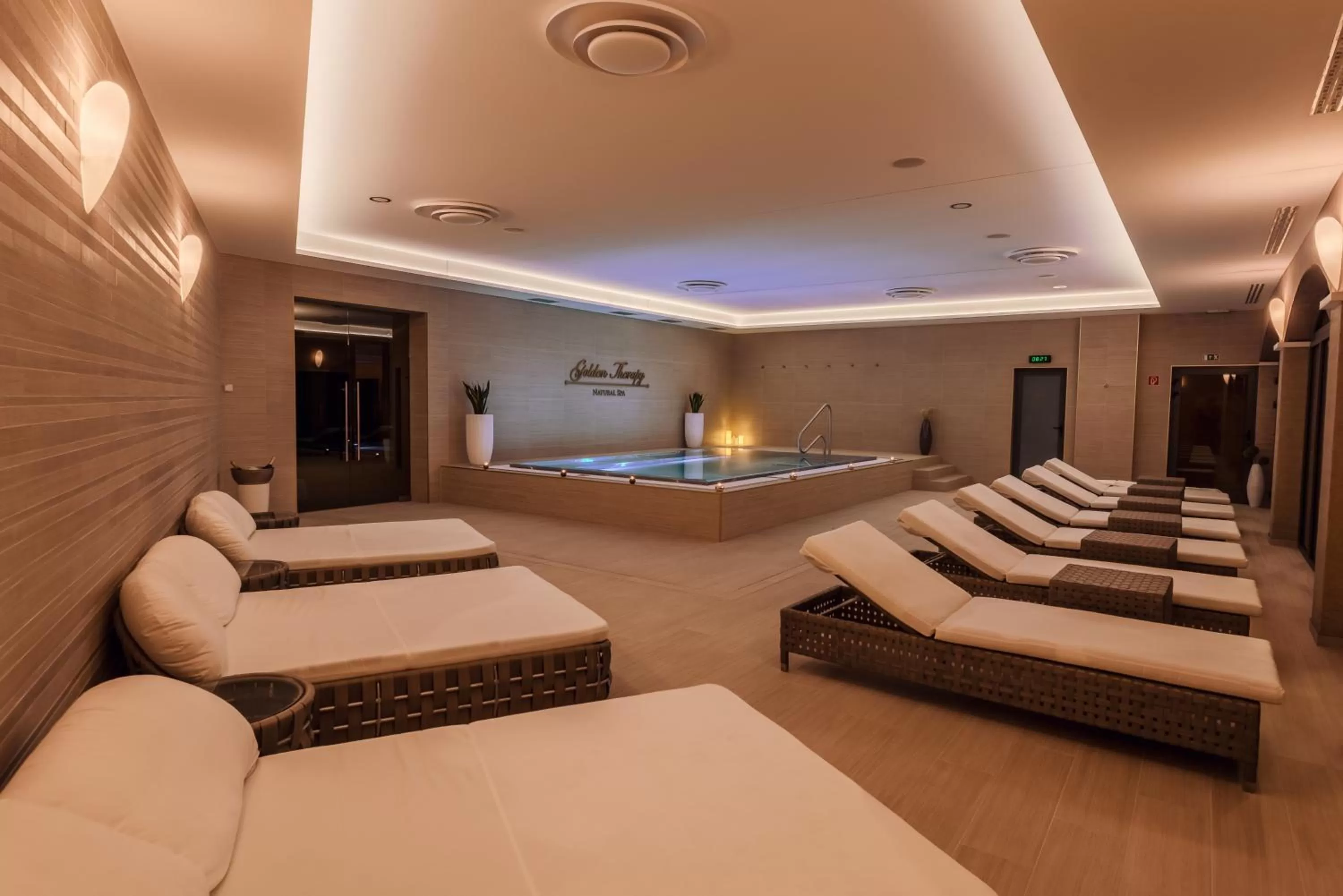 Hot Tub in Villa Plaza Boutique Hotel & Spa