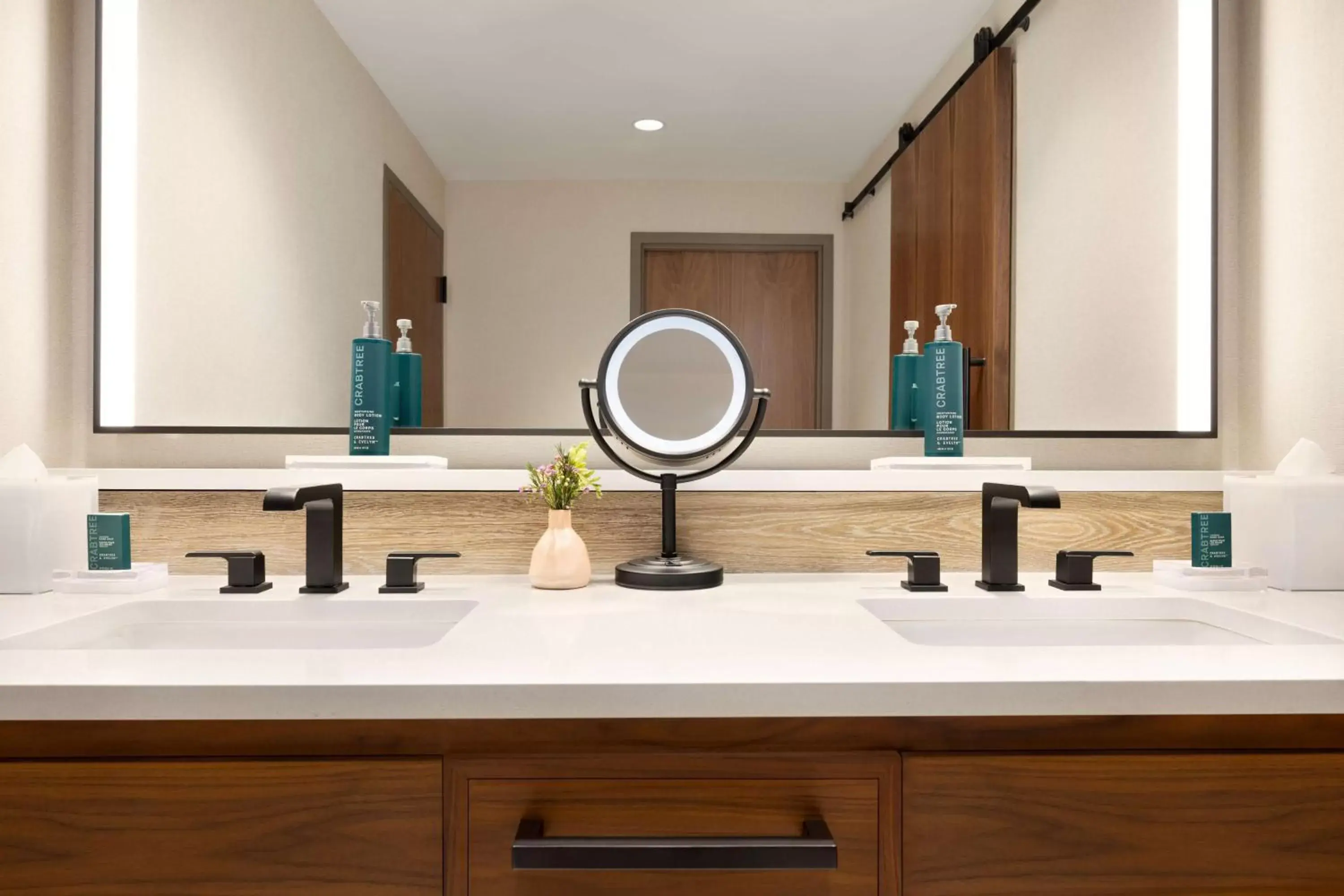 One-Bedroom King Suite with Mountain View in Hilton North Scottsdale At Cavasson One-Bedroom King Suite with Mountain View in Hilton North Scottsdale At Cavasson