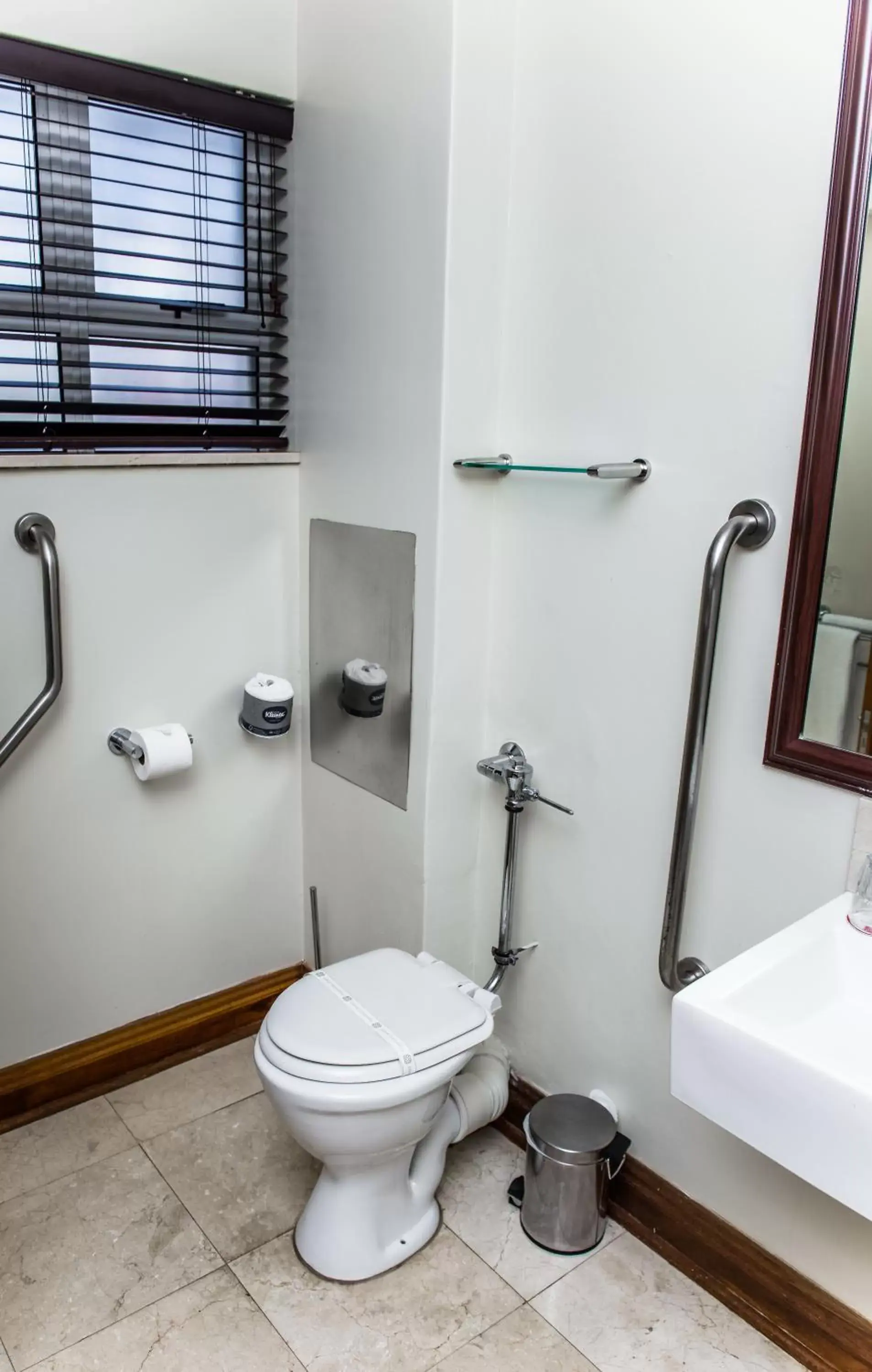 Bathroom in Belaire Suites Hotel