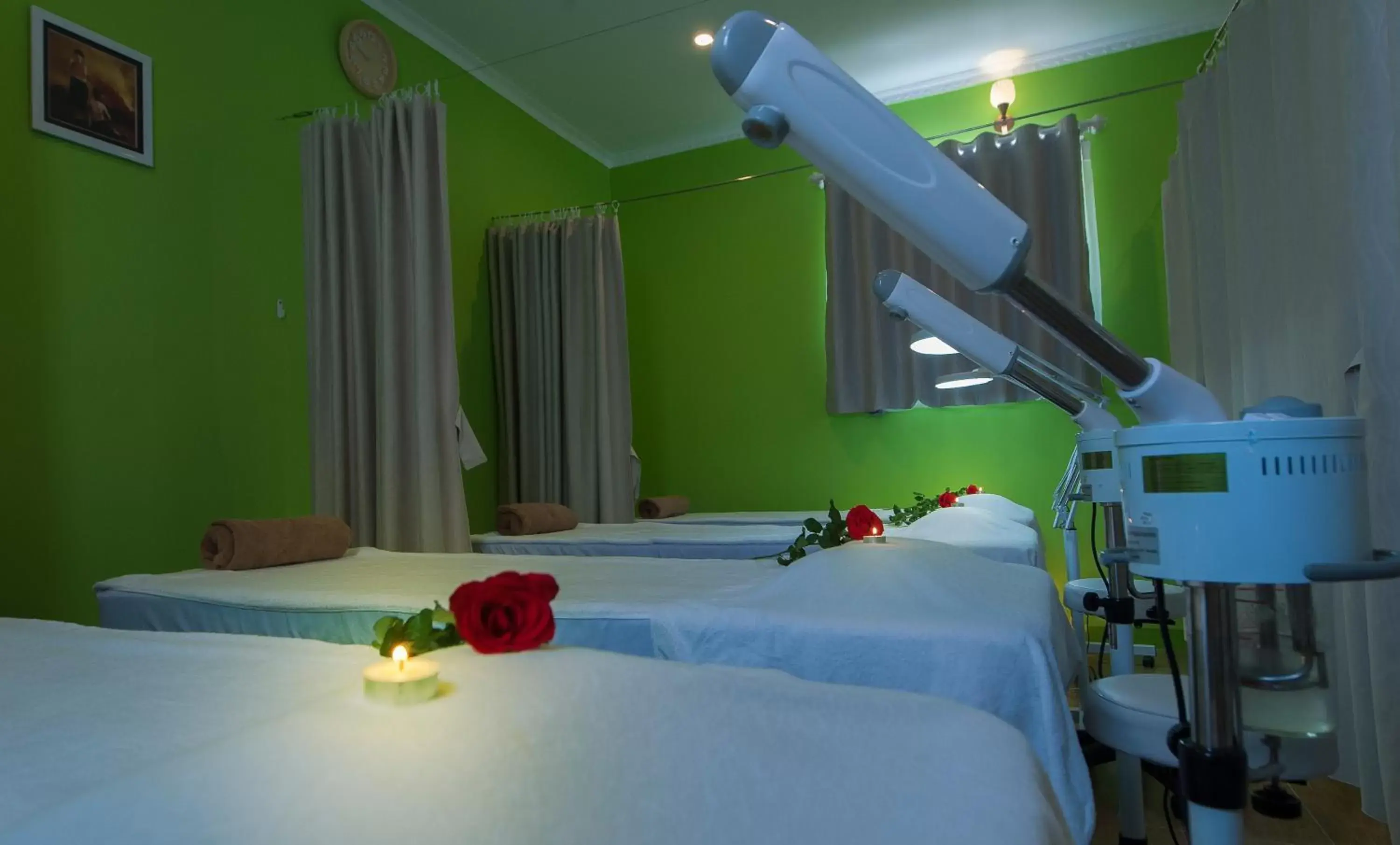 Massage, Bed in Edele Hotel